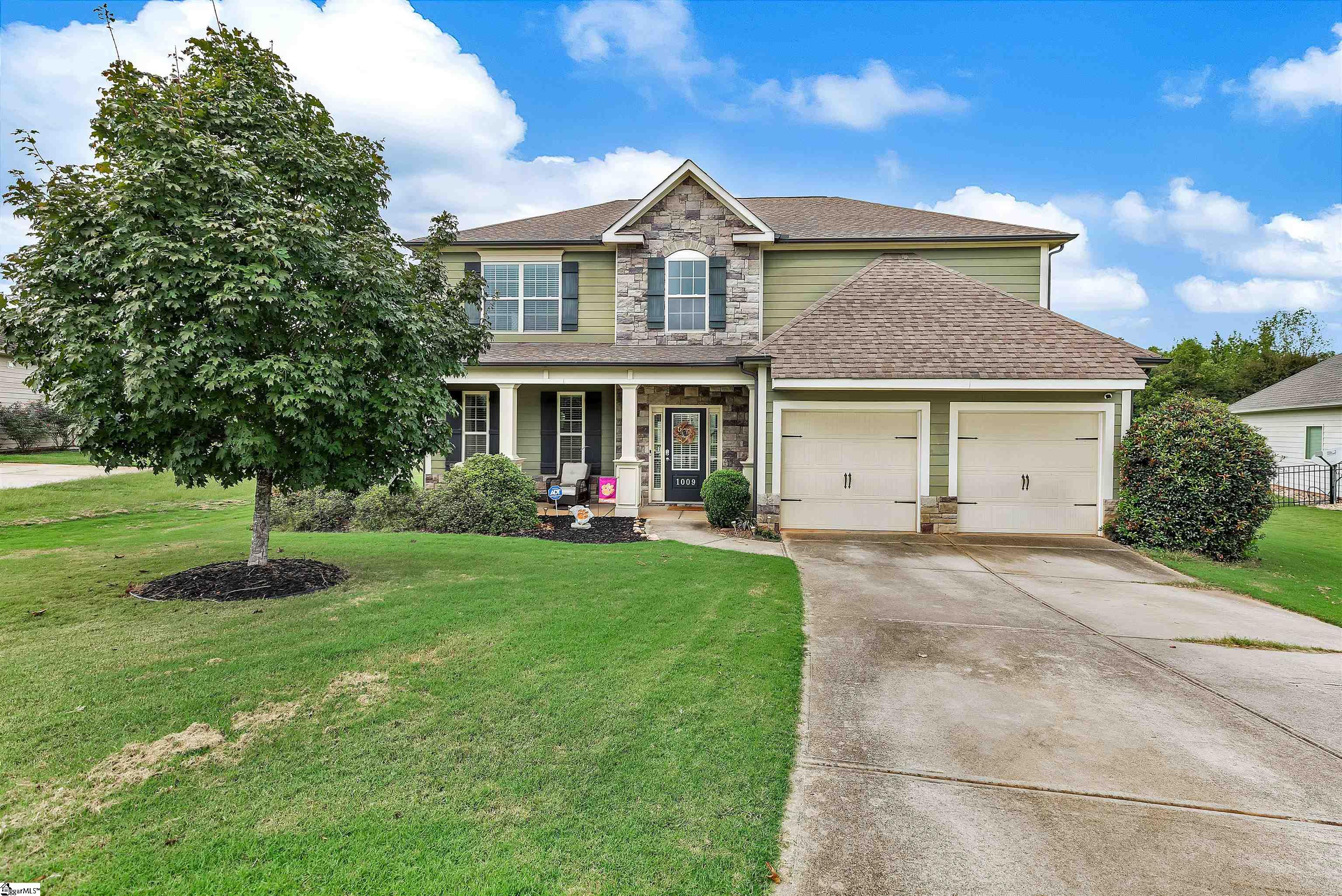 1009 Hillcrest Court Property Photo 1