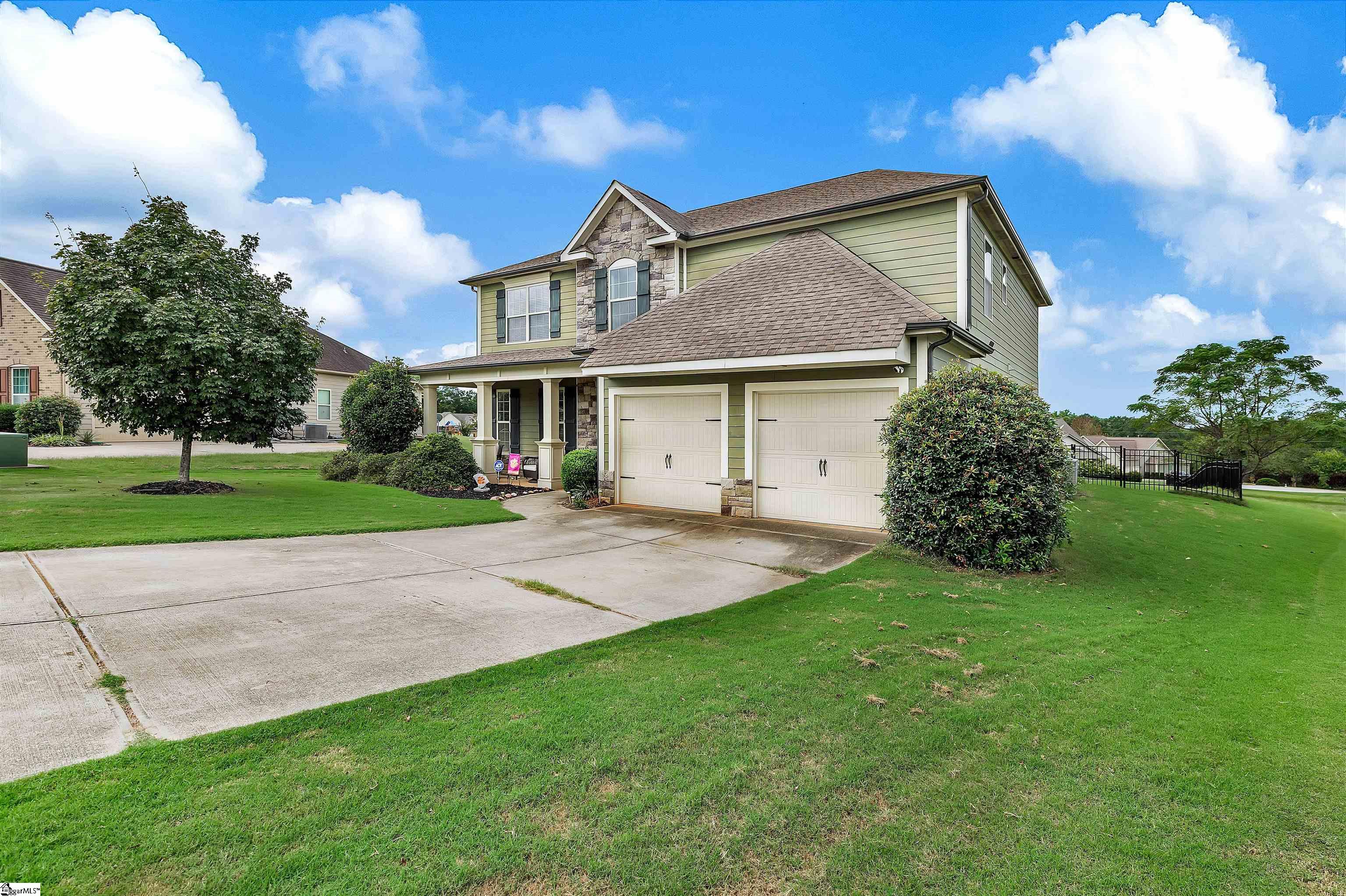1009 Hillcrest Court Property Photo 3