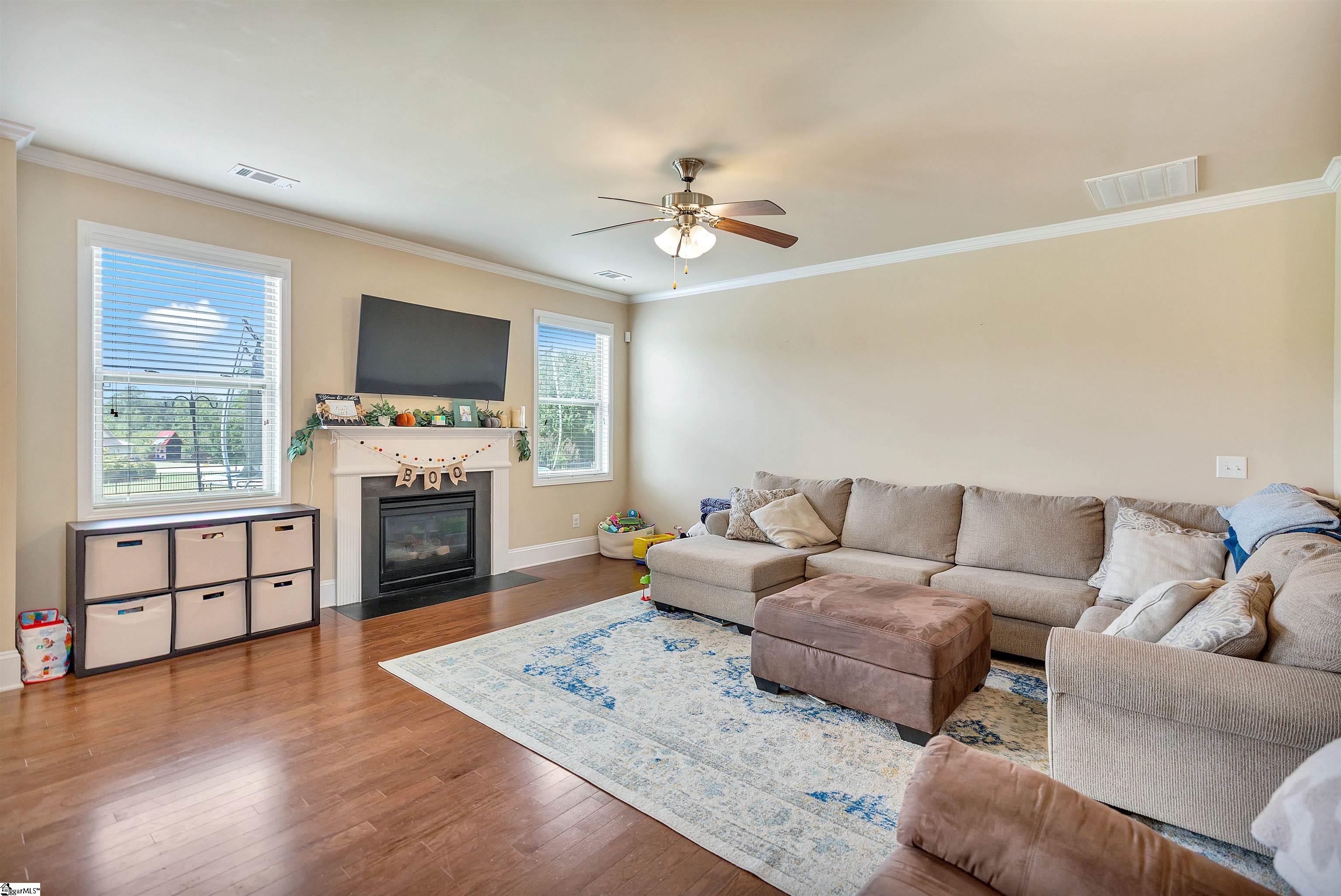 1009 Hillcrest Court Property Photo 7