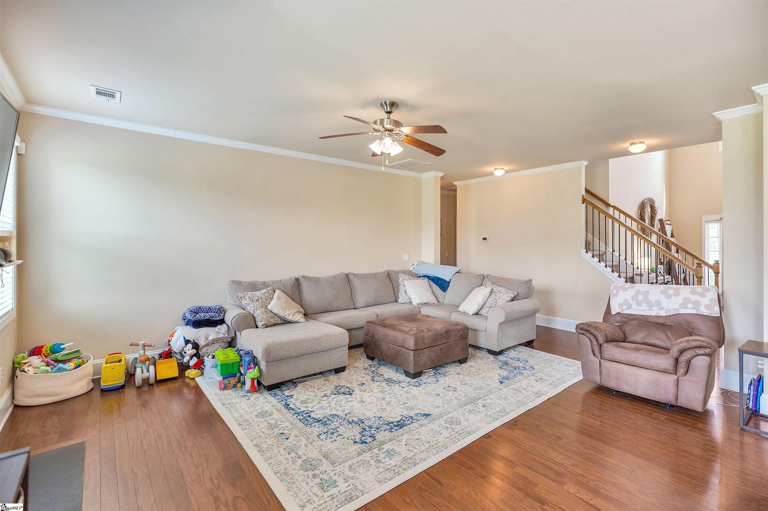 1009 Hillcrest Court Property Photo 8