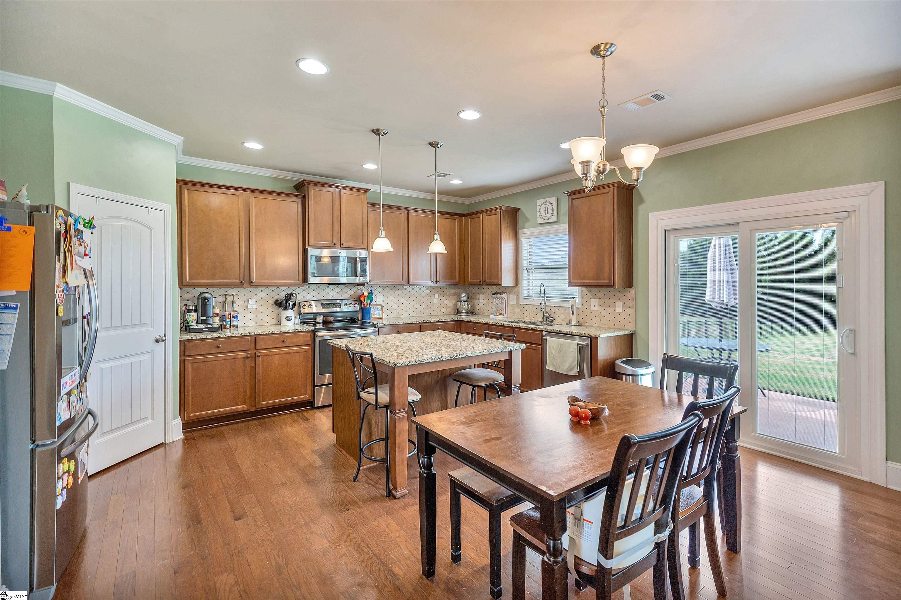 1009 Hillcrest Court Property Photo 12