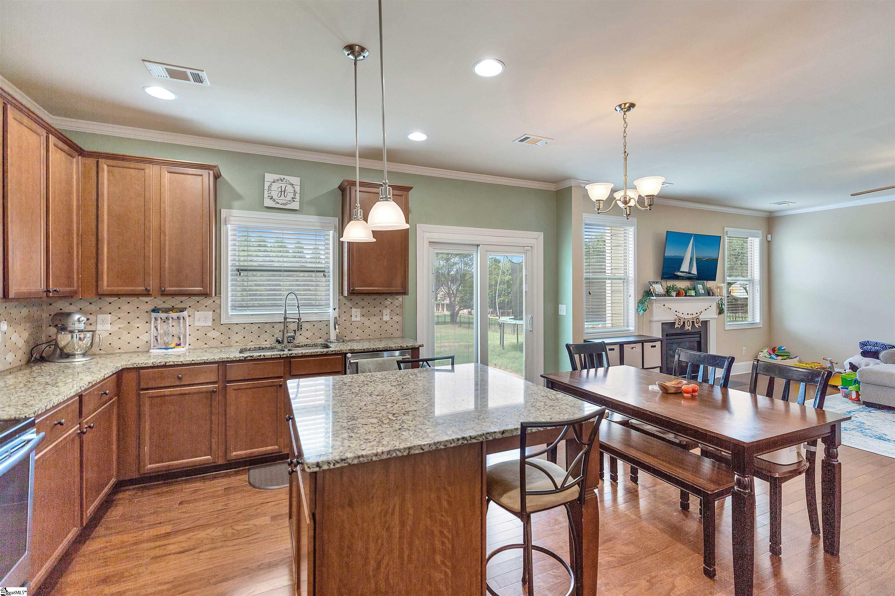 1009 Hillcrest Court Property Photo 16