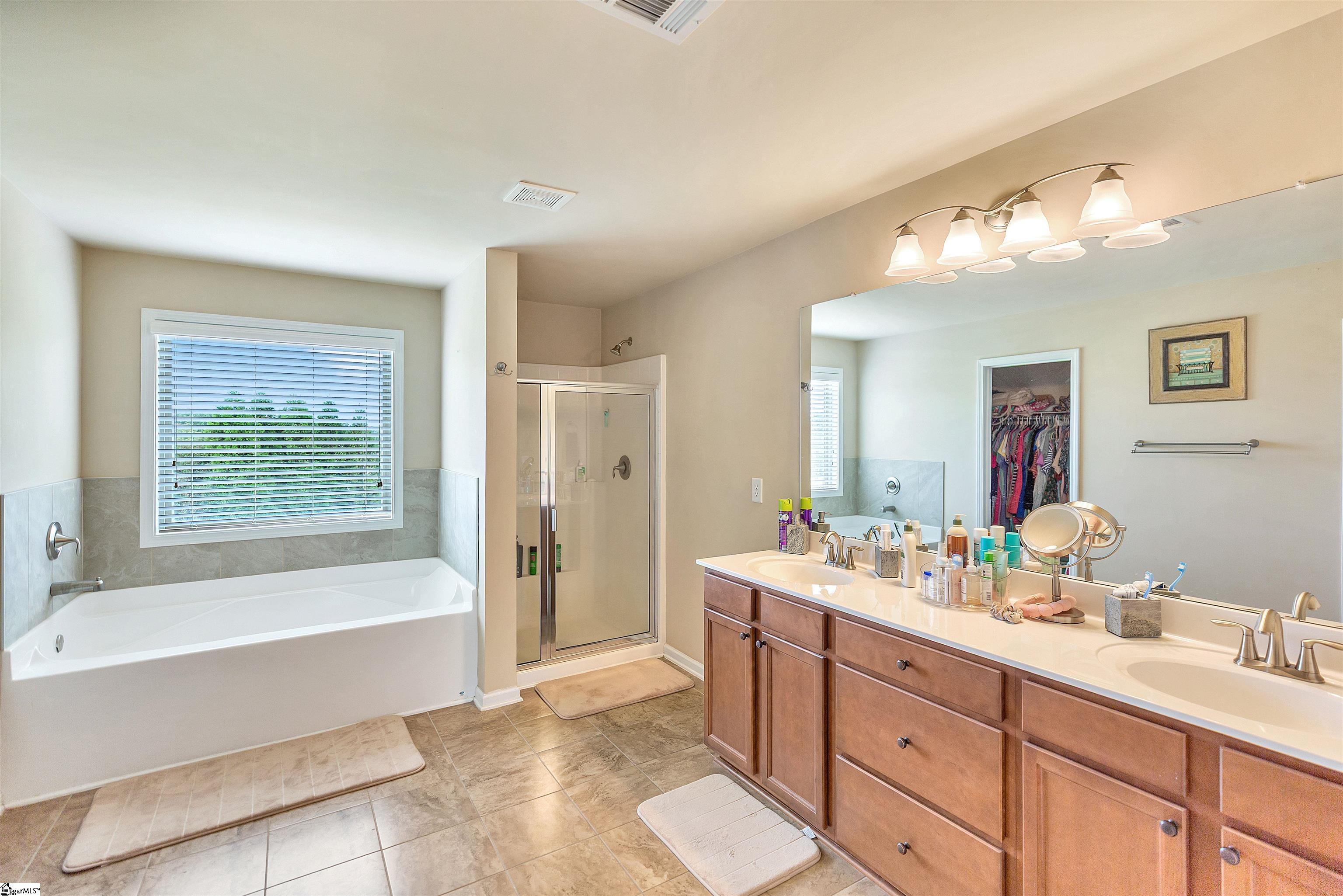 1009 Hillcrest Court Property Photo 24