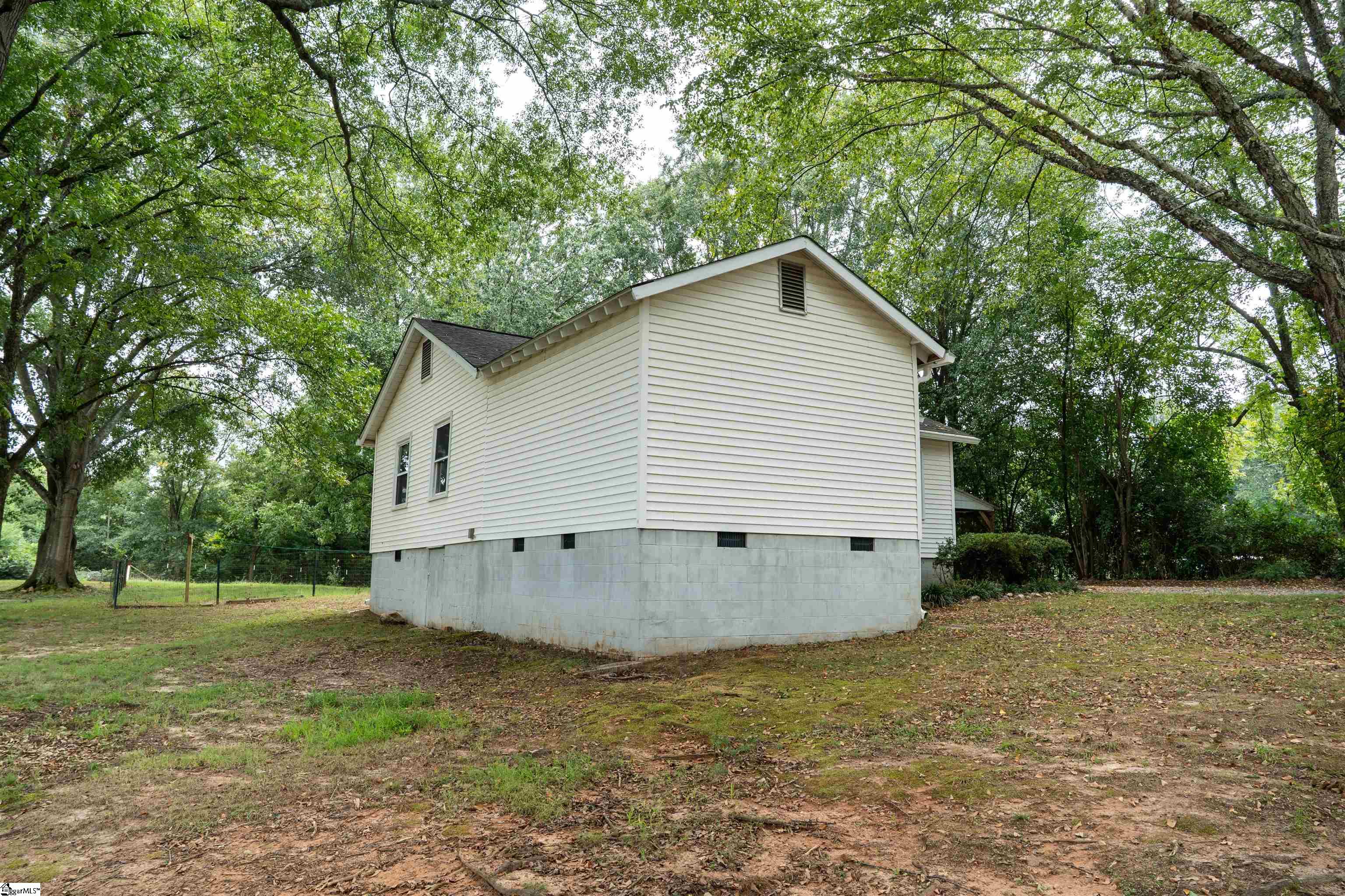 180 Brock Street Property Photo 4