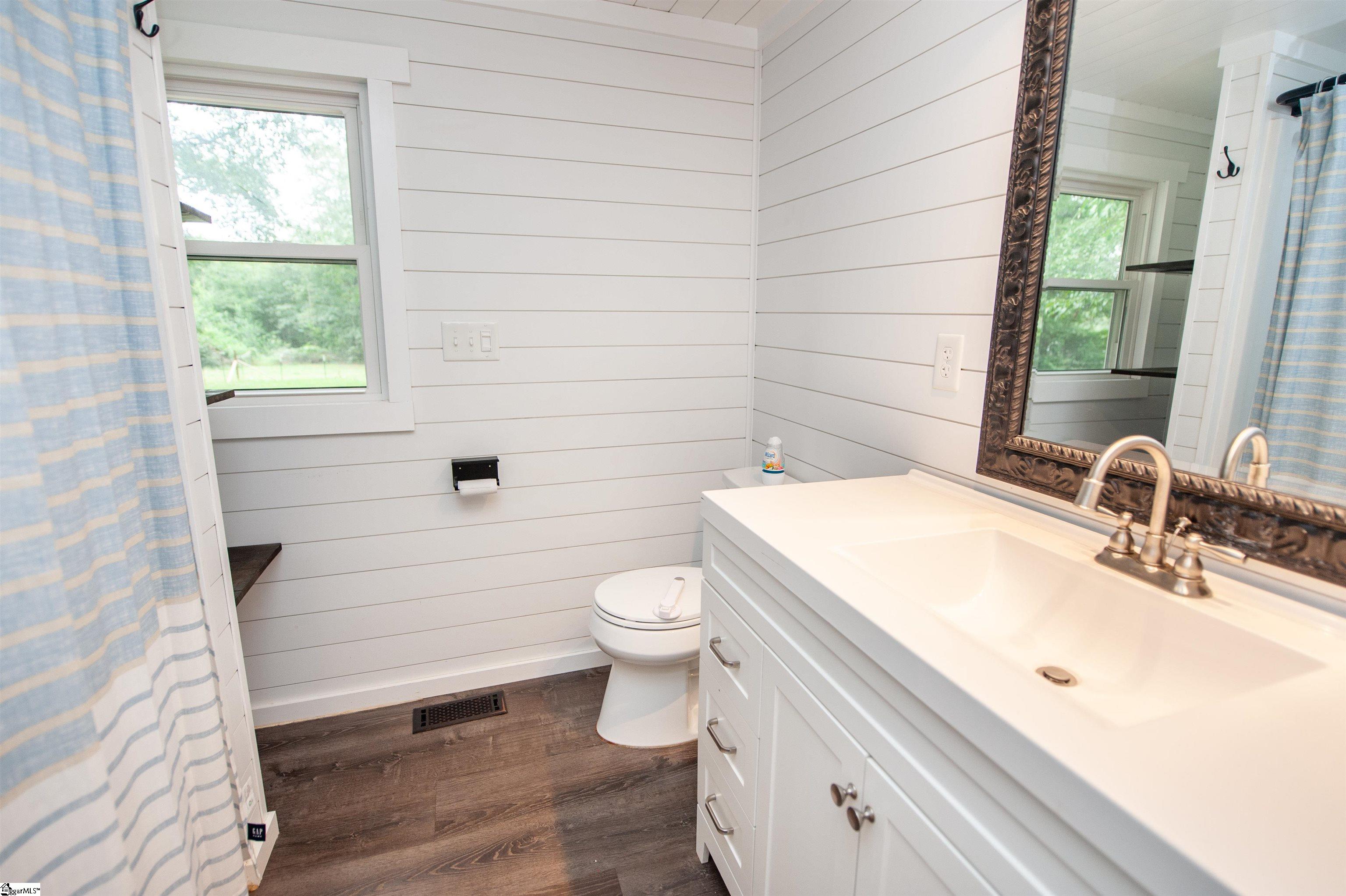 180 Brock Street Property Photo 14