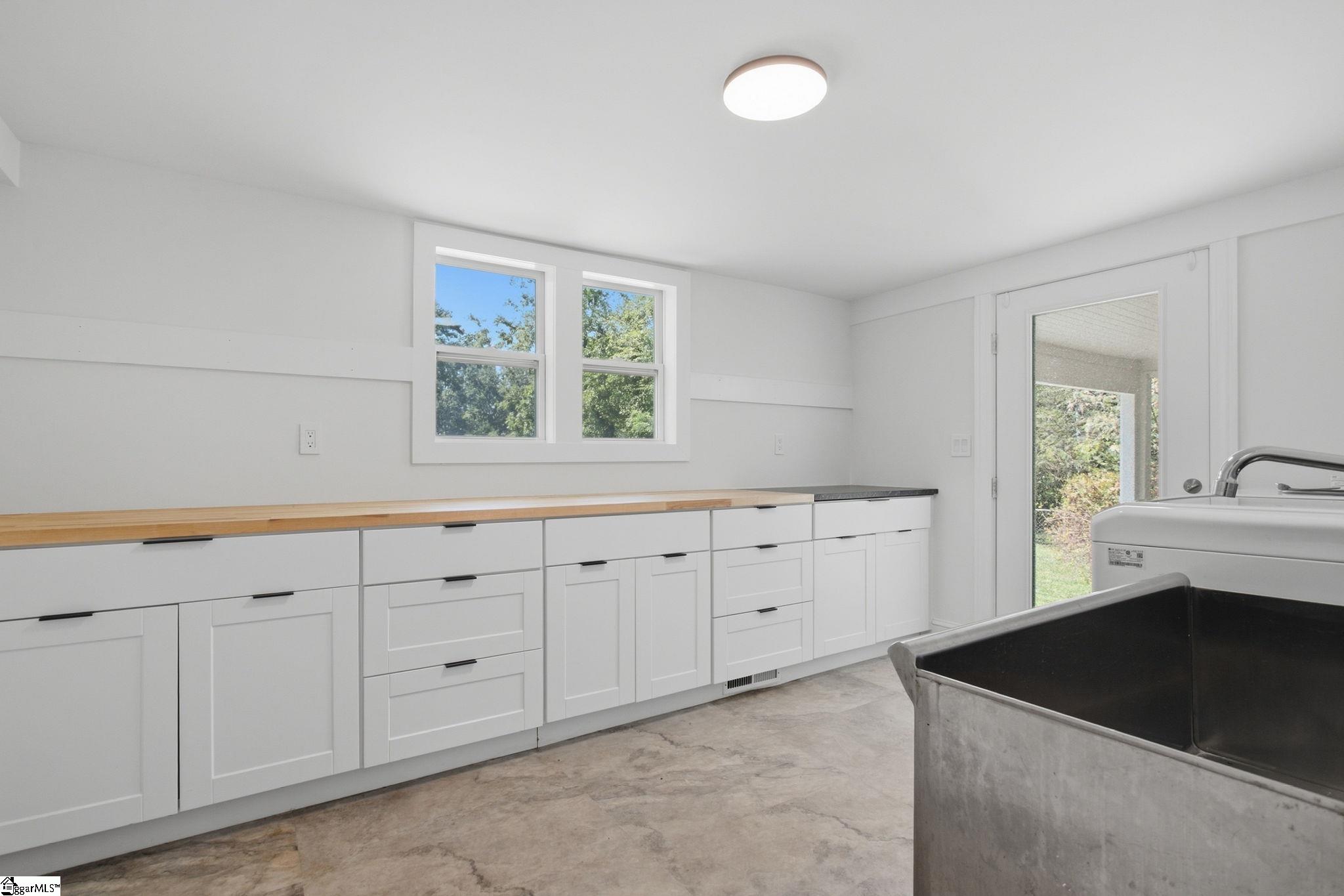 318 Elizabeth Drive Property Photo 10