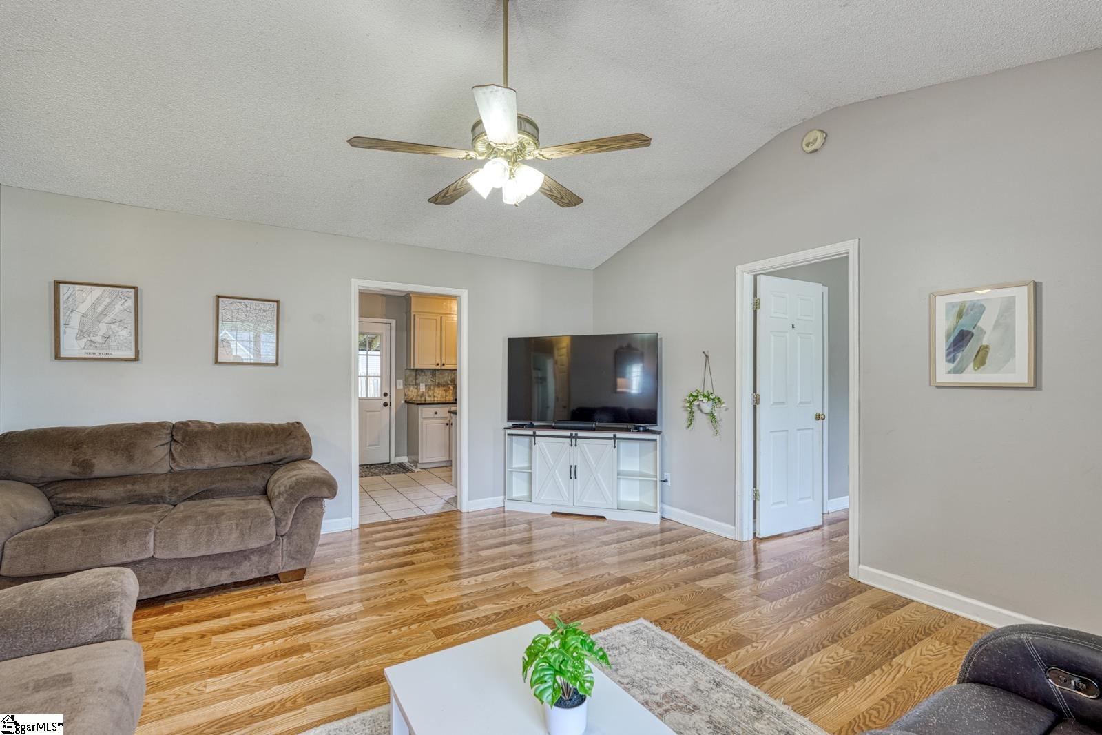 300 E Myles Lane Property Photo 6