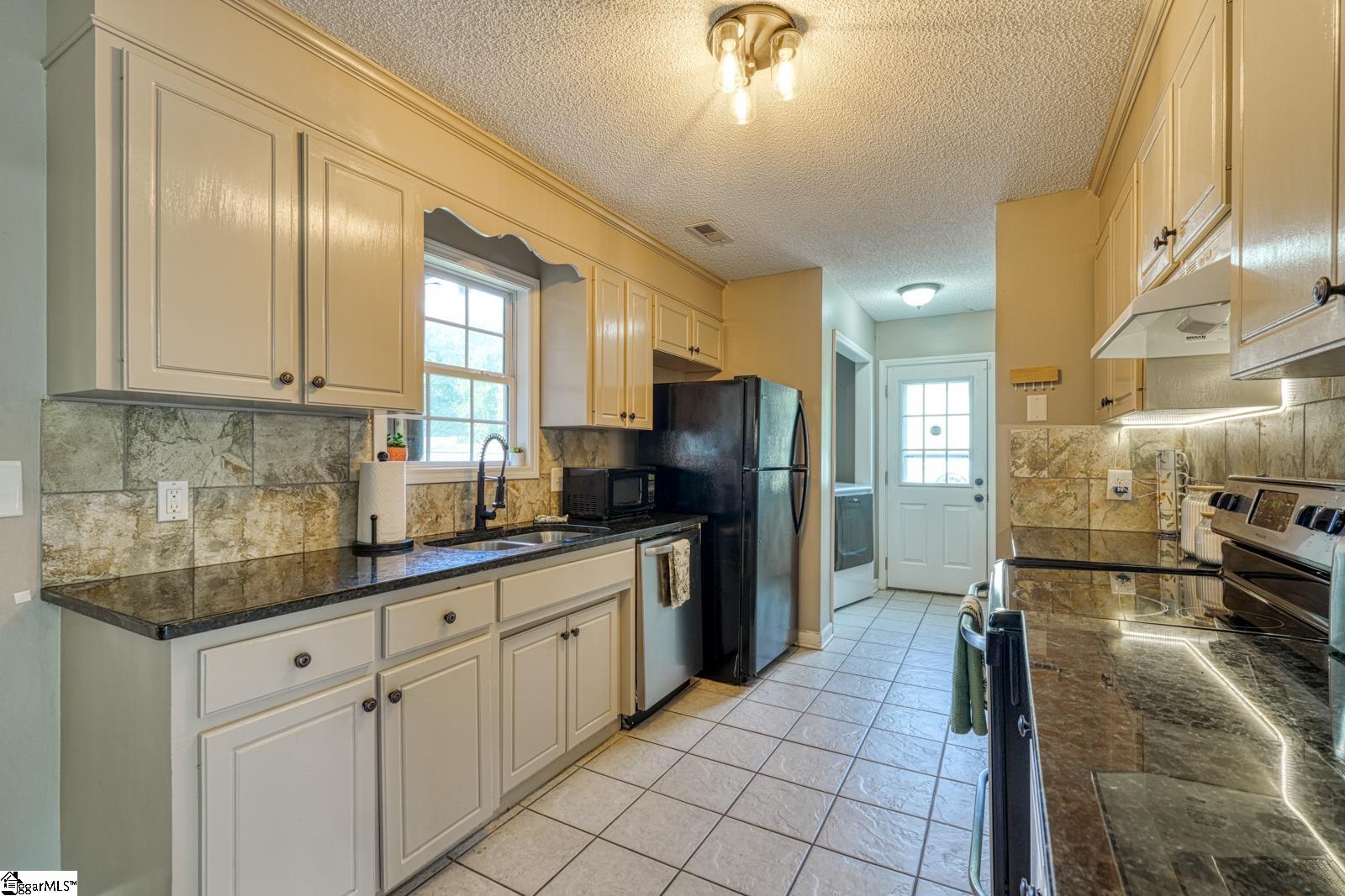300 E Myles Lane Property Photo 10