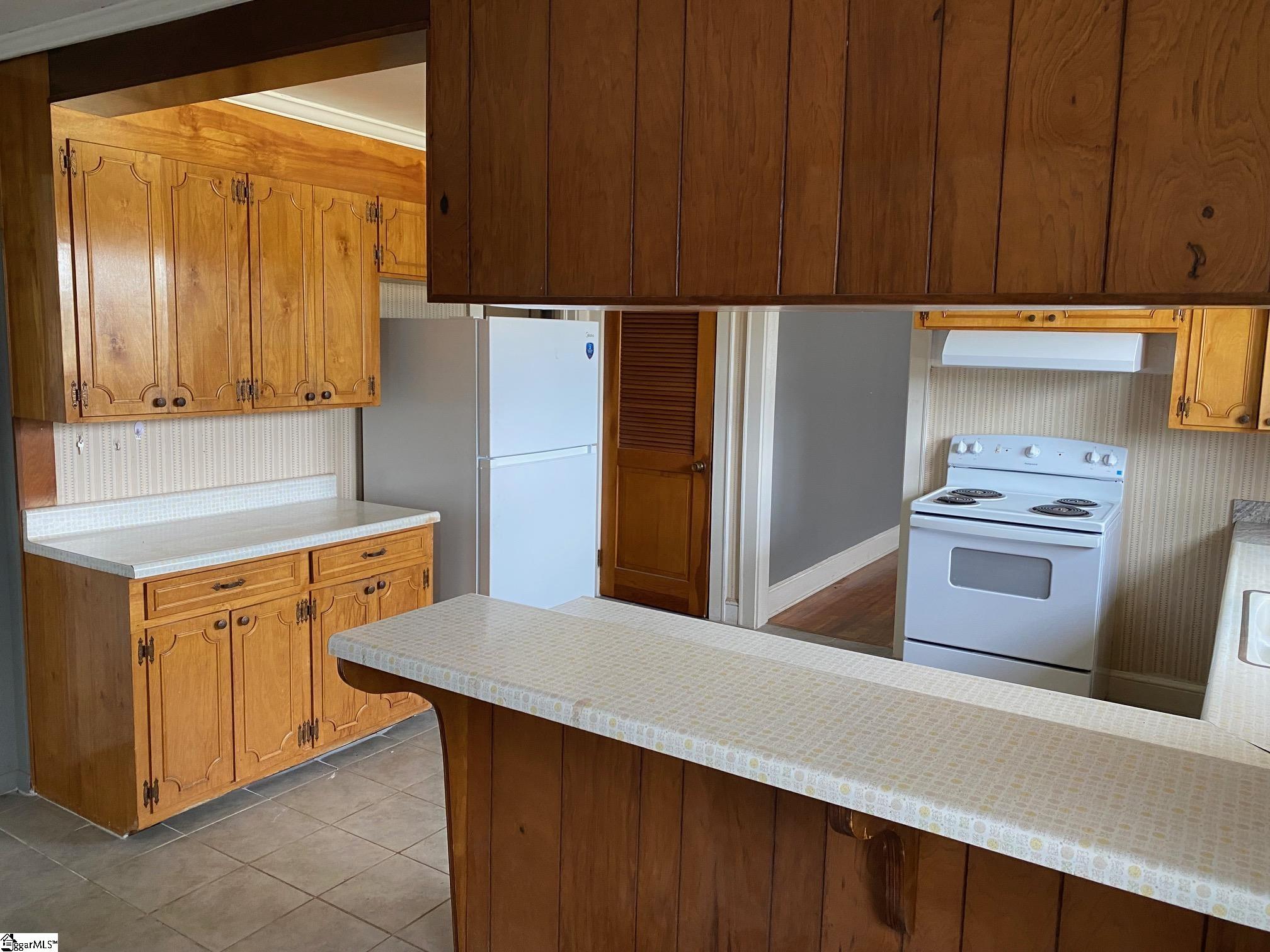6909 White Horse Road Property Photo 4