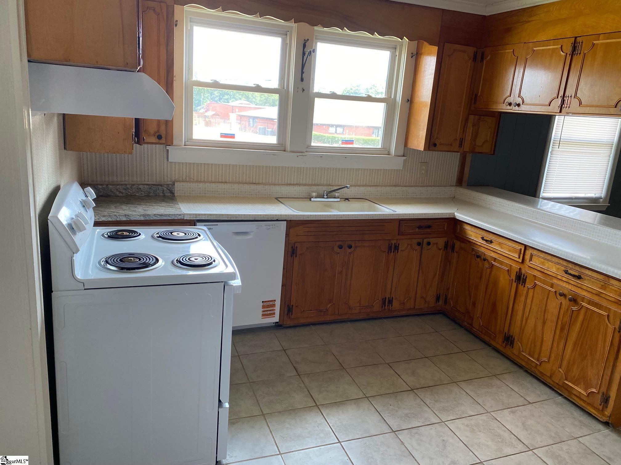 6909 White Horse Road Property Photo 5