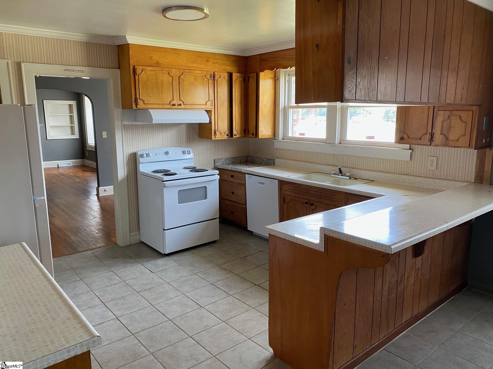 6909 White Horse Road Property Photo 6