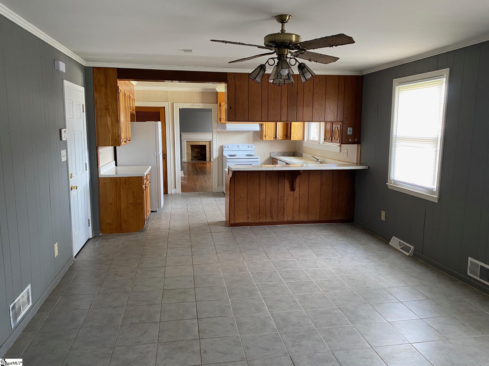 6909 White Horse Road Property Photo 8