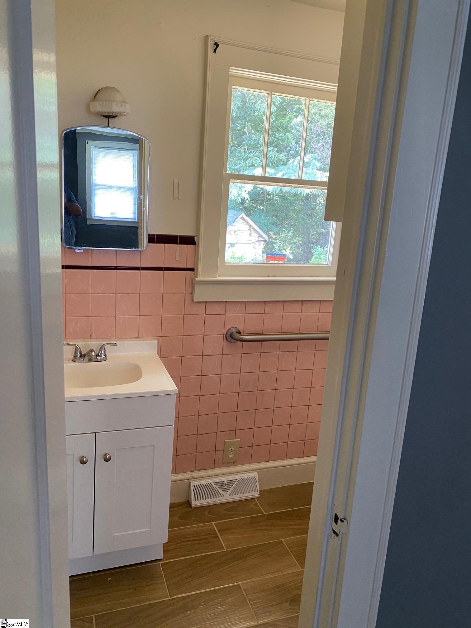 6909 White Horse Road Property Photo 15