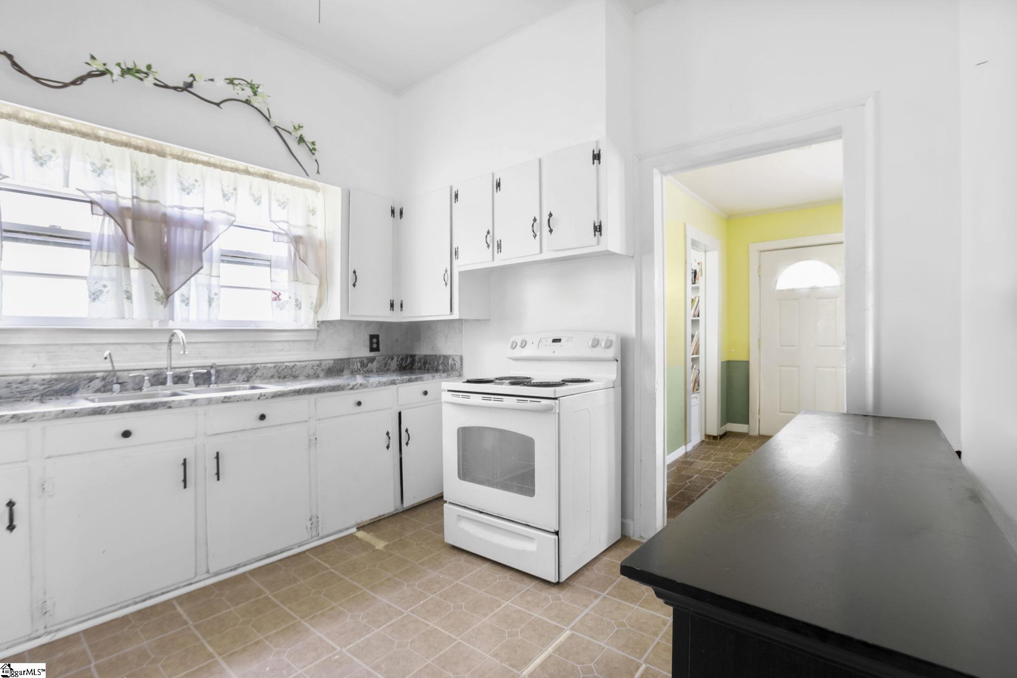 312 E A Avenue Property Photo 10