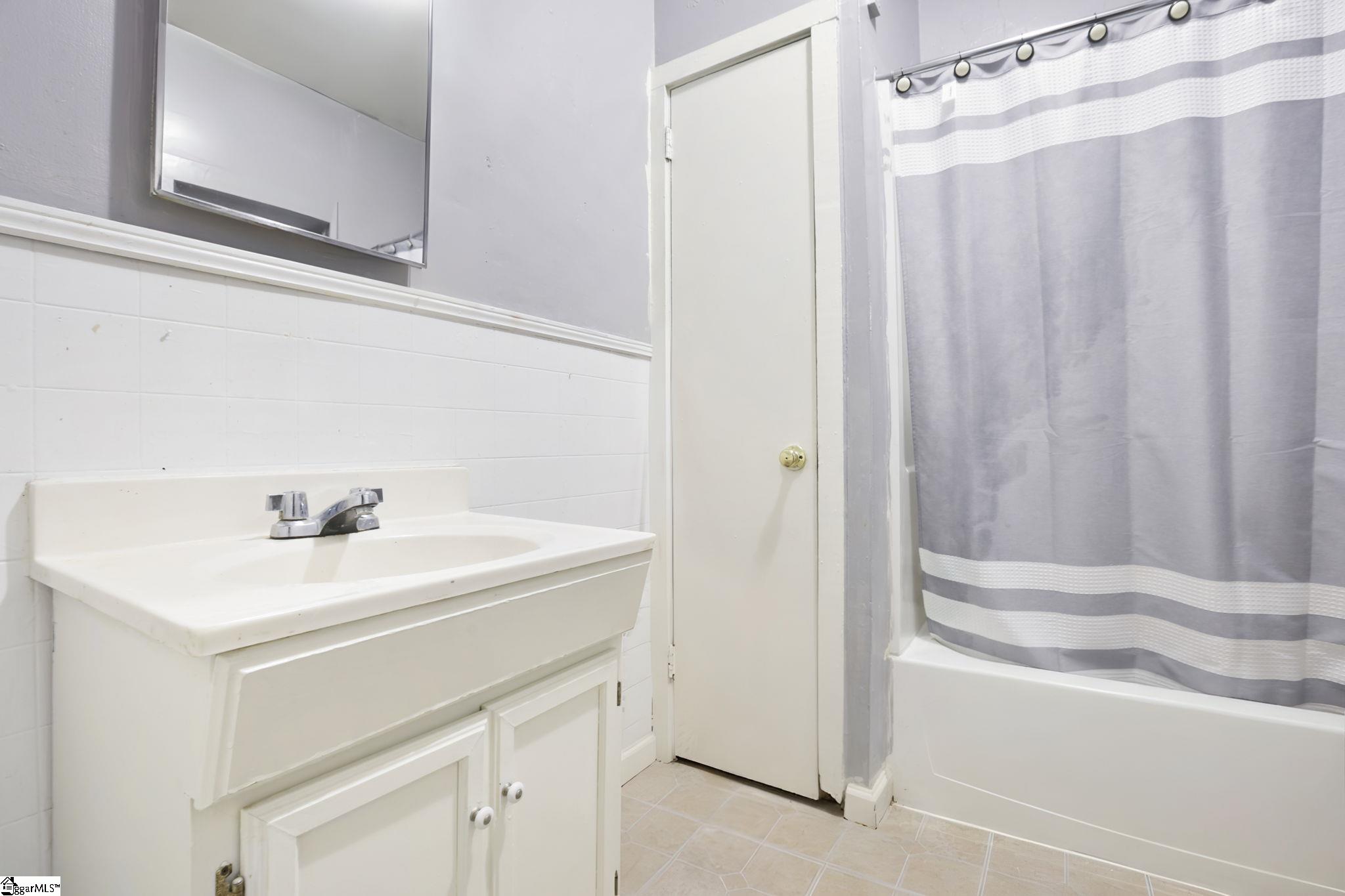 312 E A Avenue Property Photo 16
