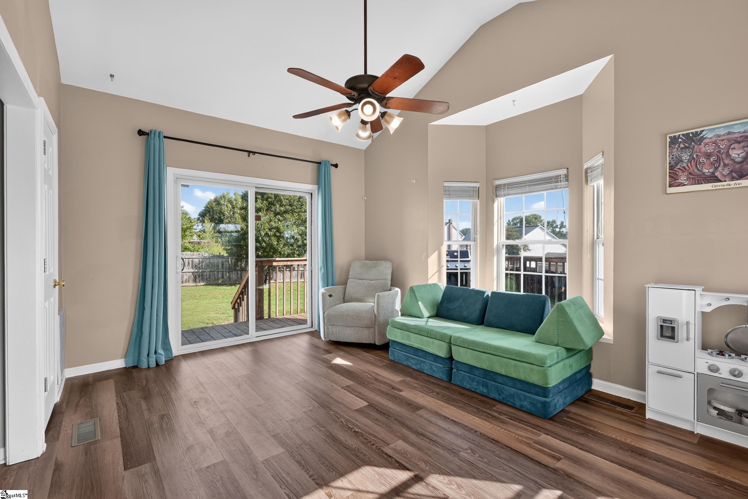 406 Rosehaven Way Property Photo 15