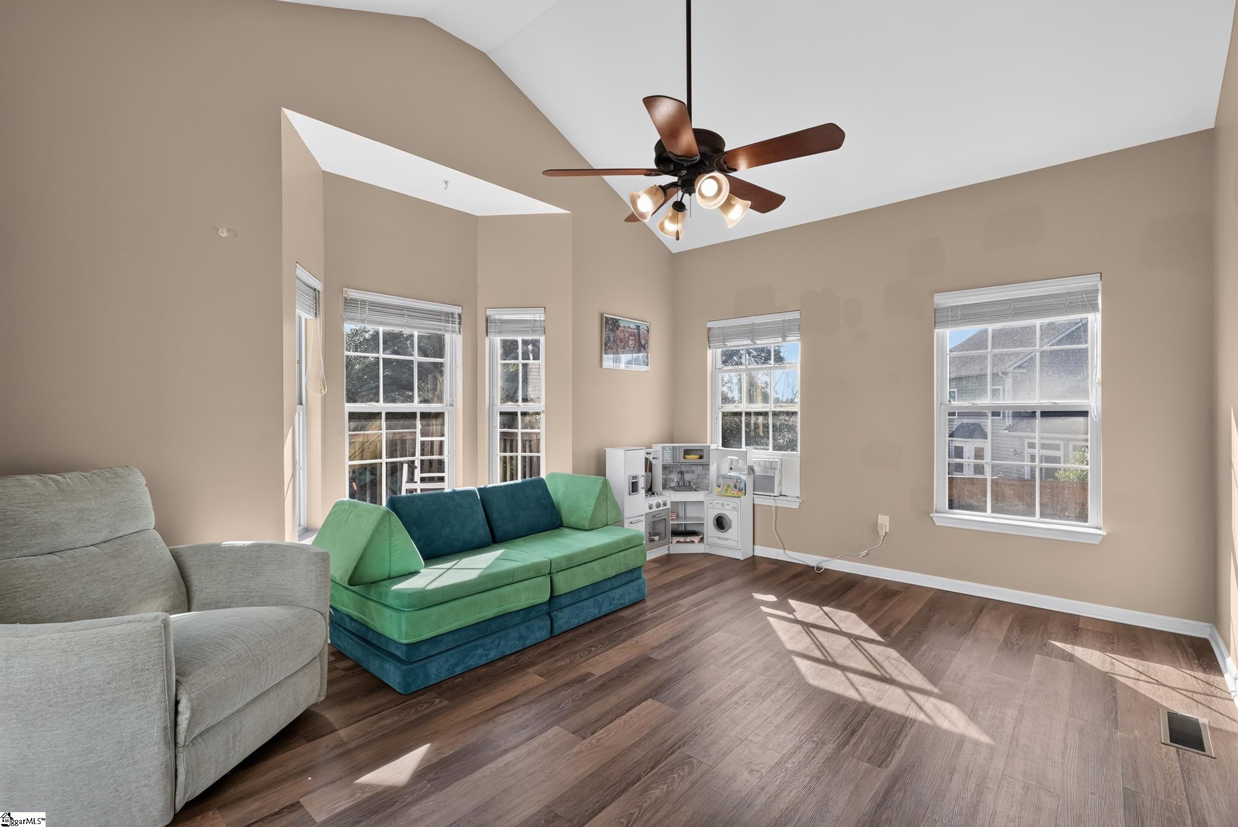 406 Rosehaven Way Property Photo 16