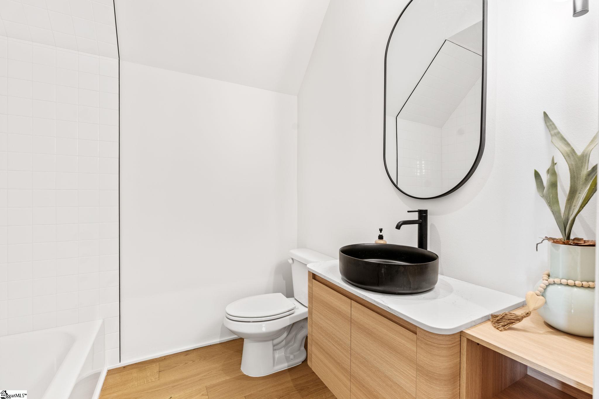 14 Russell Avenue Property Photo 30