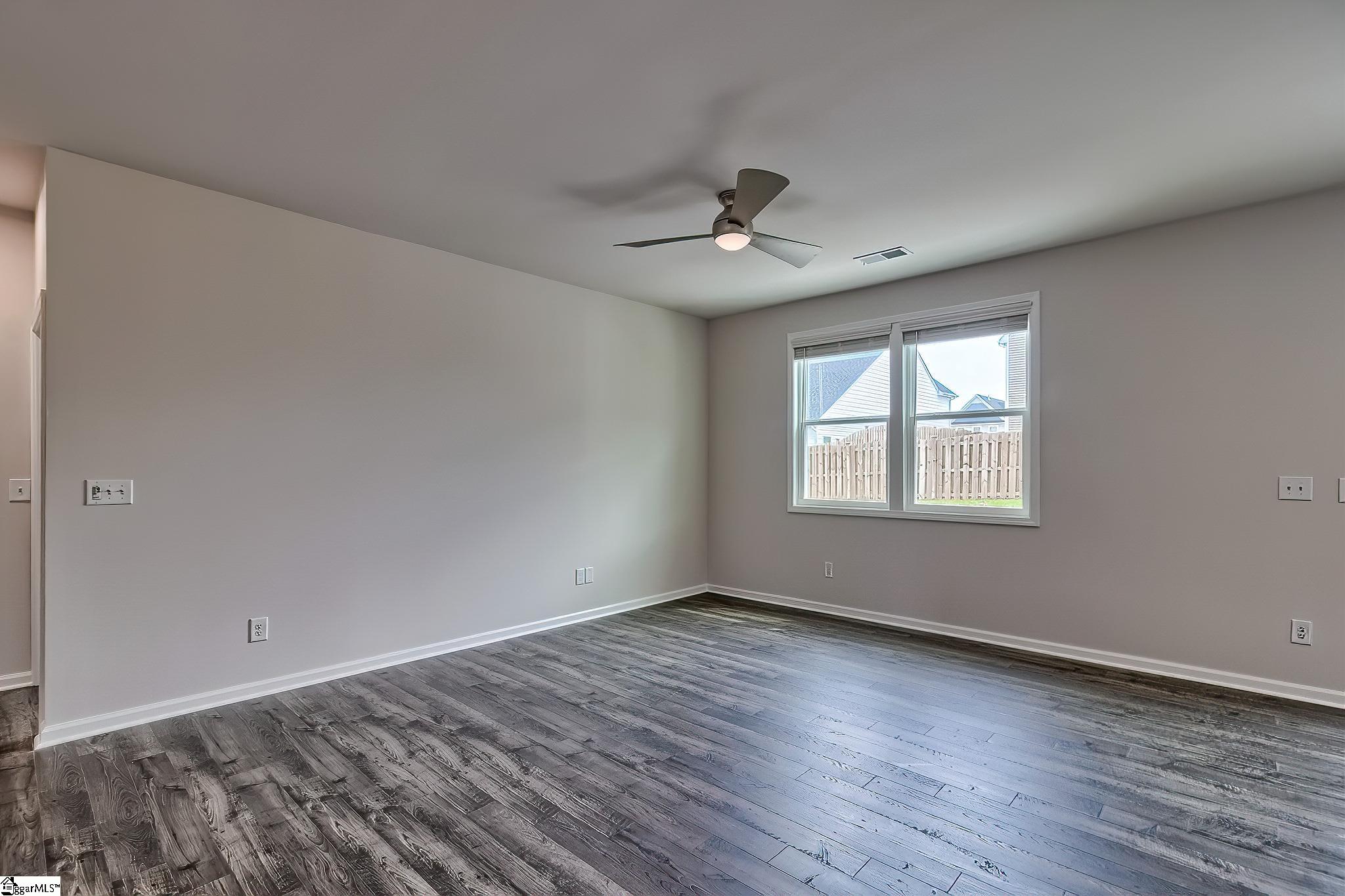 1013 Mockernut Way Property Photo 7