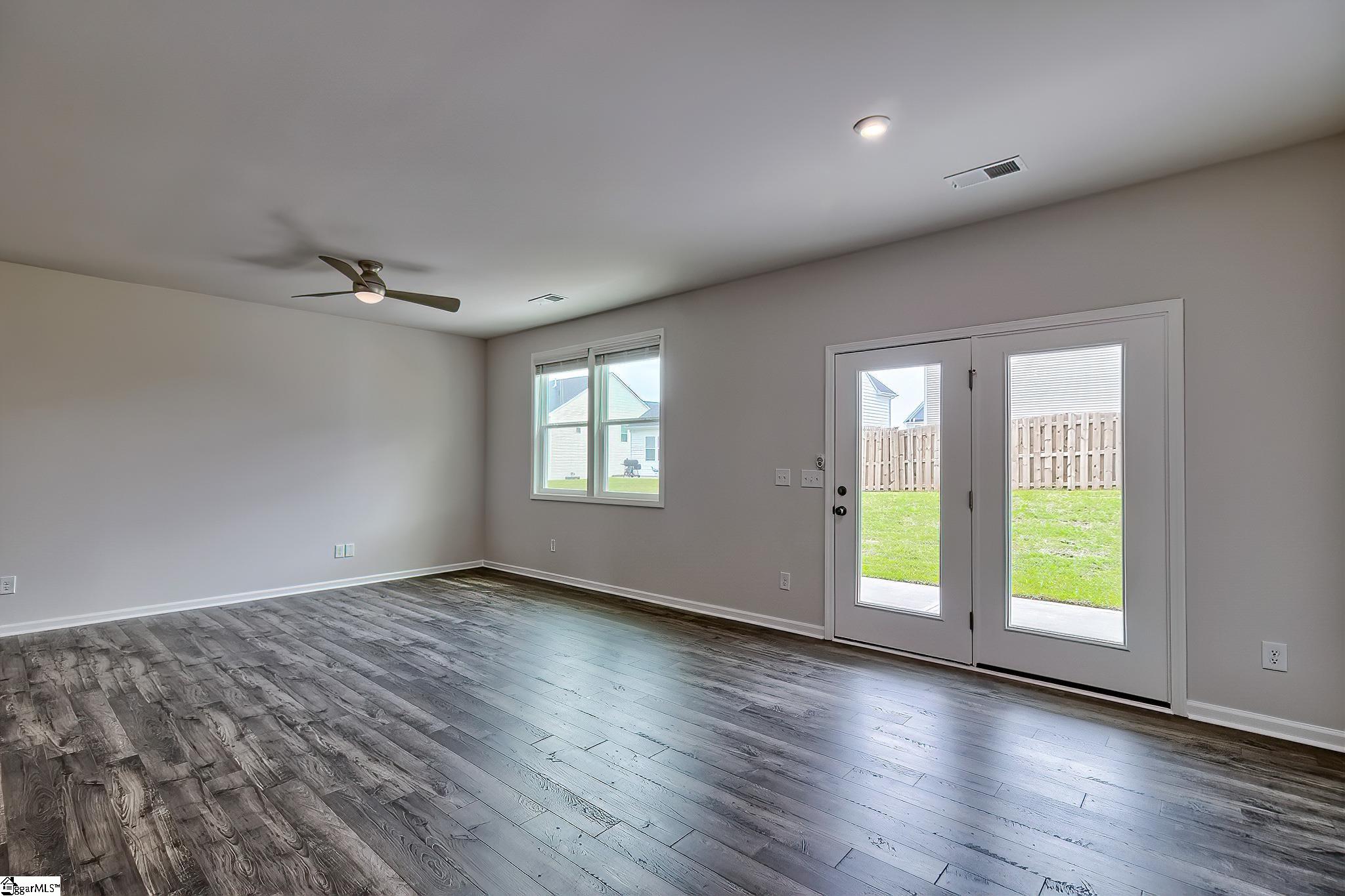 1013 Mockernut Way Property Photo 8