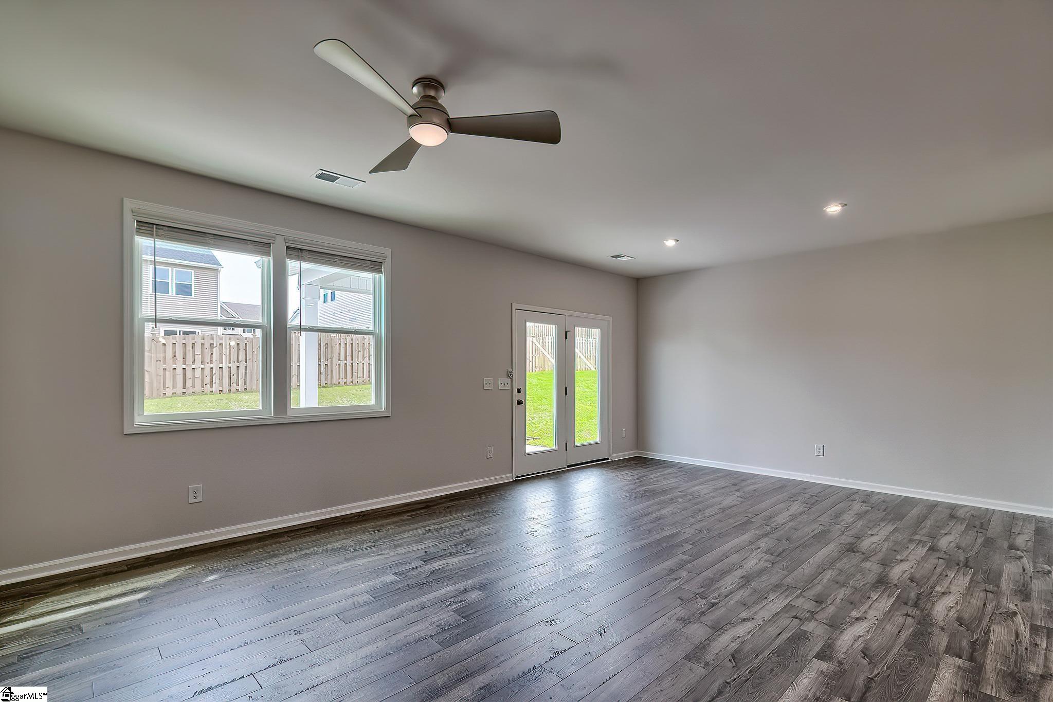 1013 Mockernut Way Property Photo 10