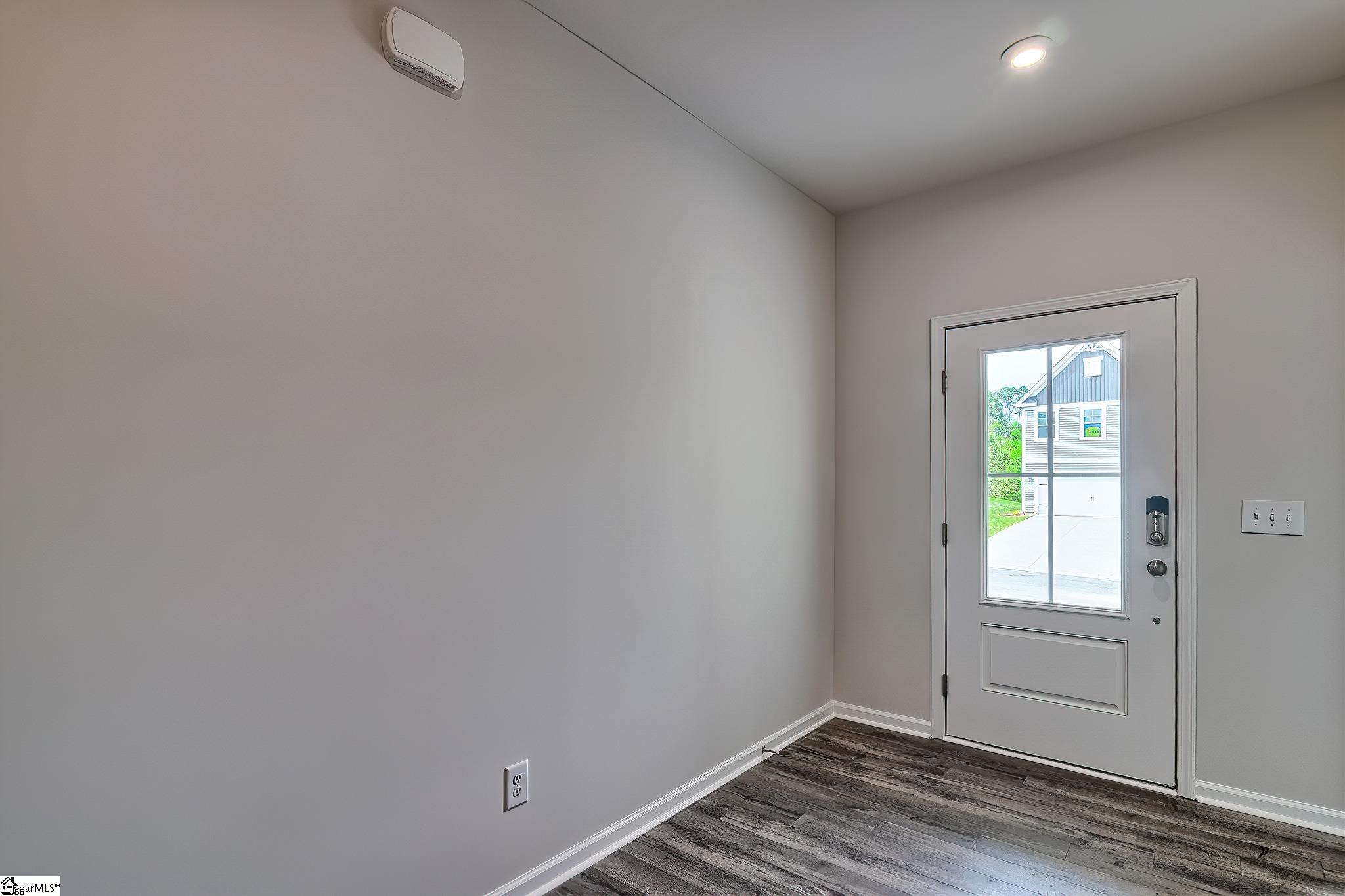 1013 Mockernut Way Property Photo 27