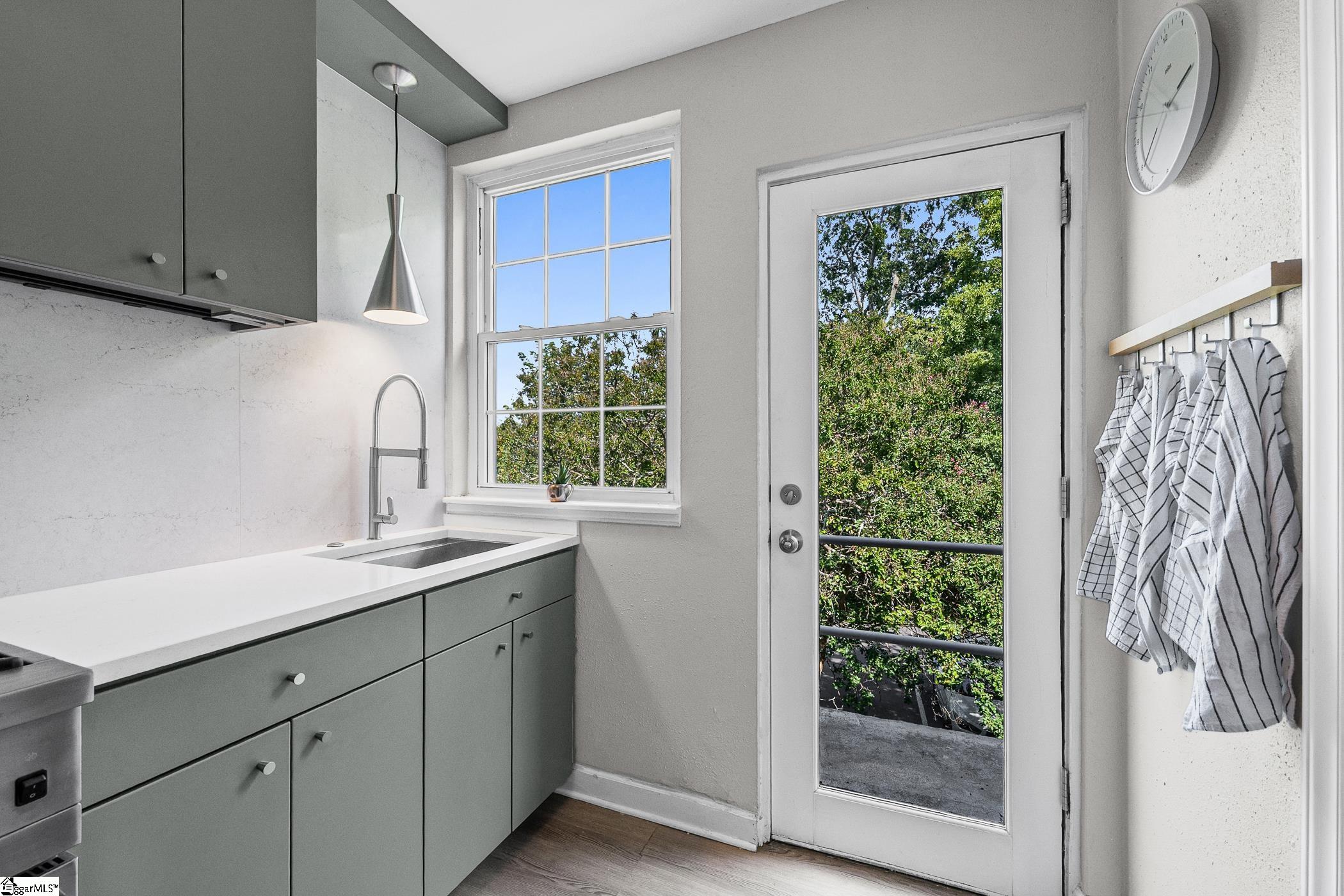 601 Cleveland Street Property Photo 13
