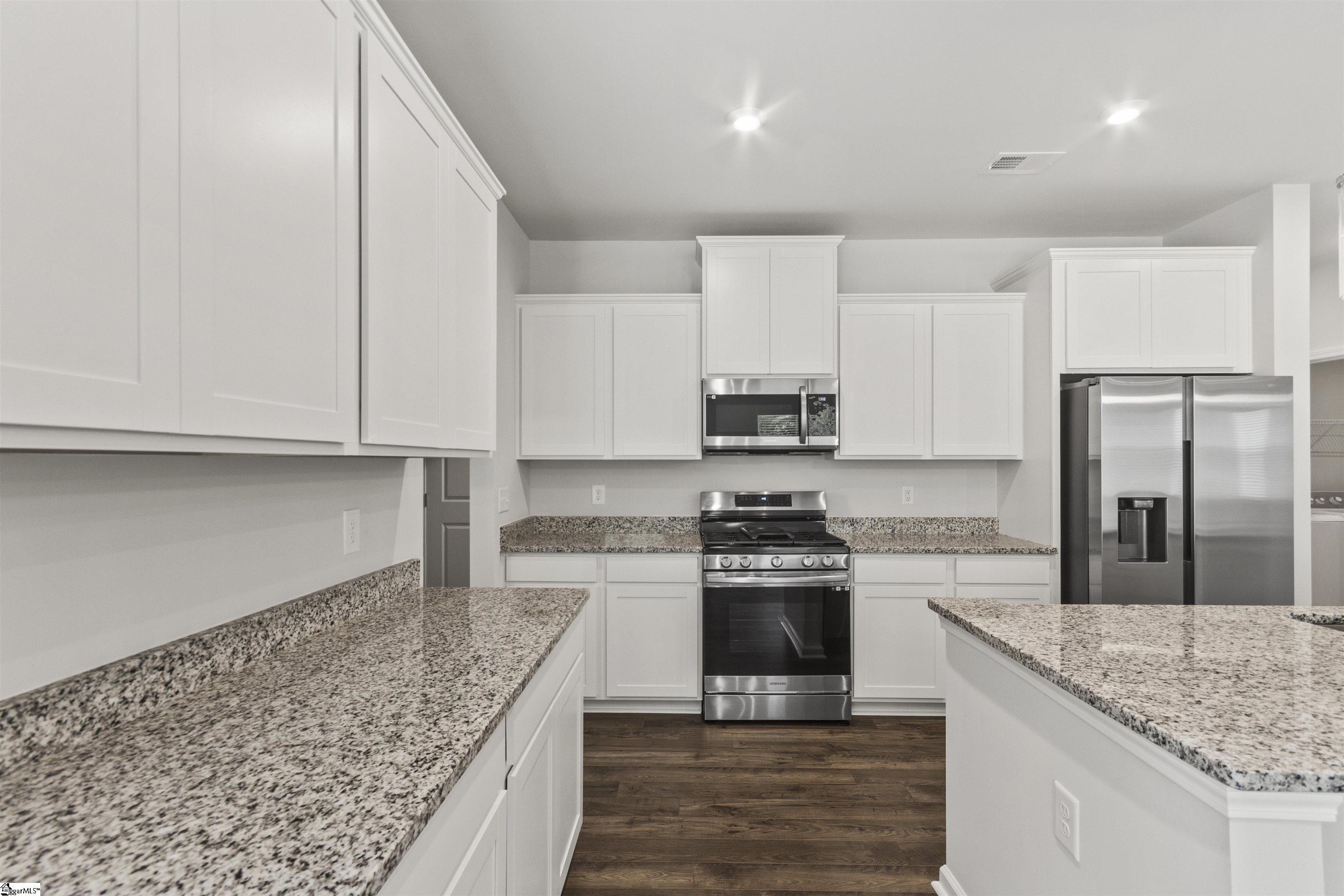 1015 Mockernut Way Property Photo 5