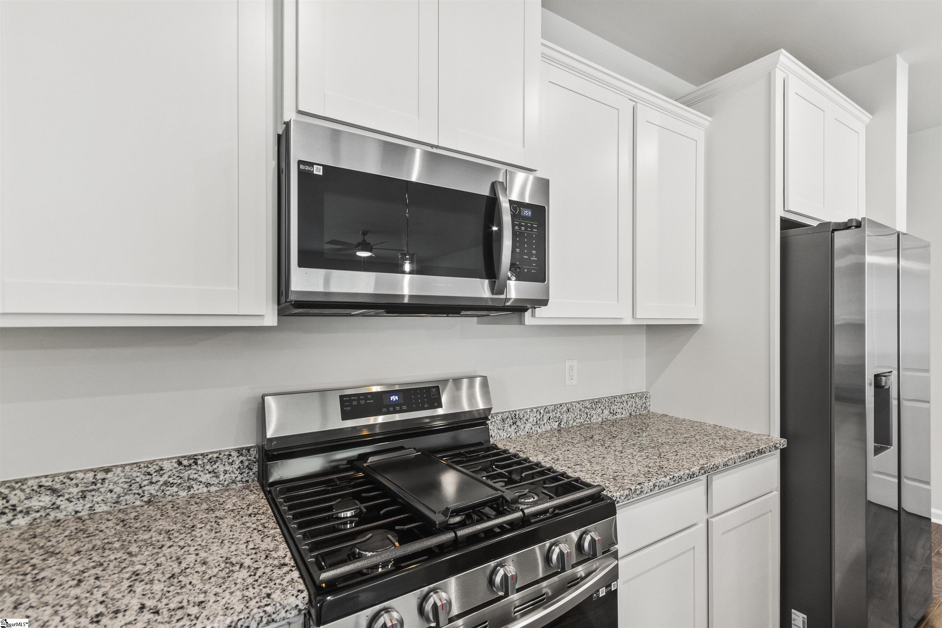 1015 Mockernut Way Property Photo 6