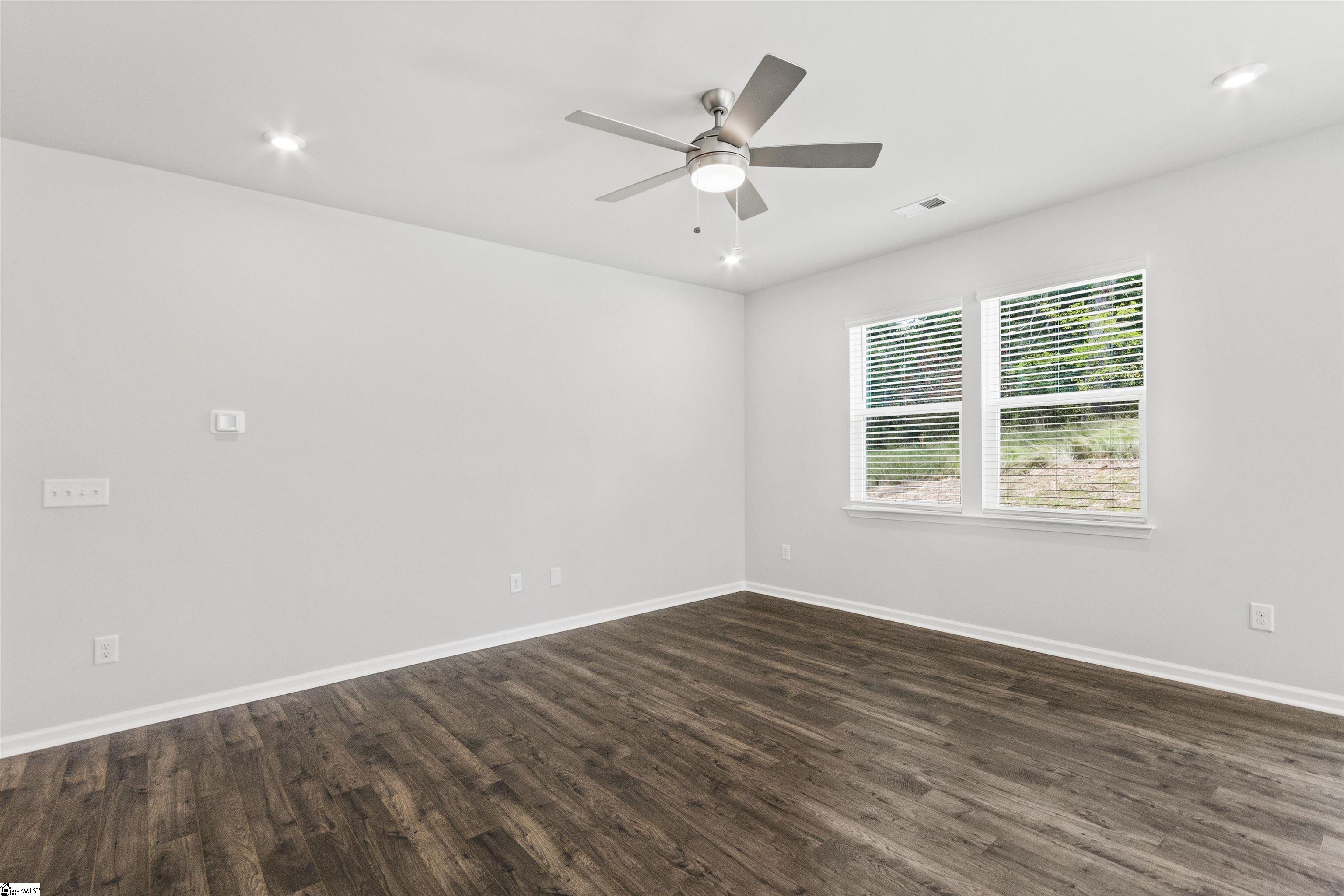 1015 Mockernut Way Property Photo 8