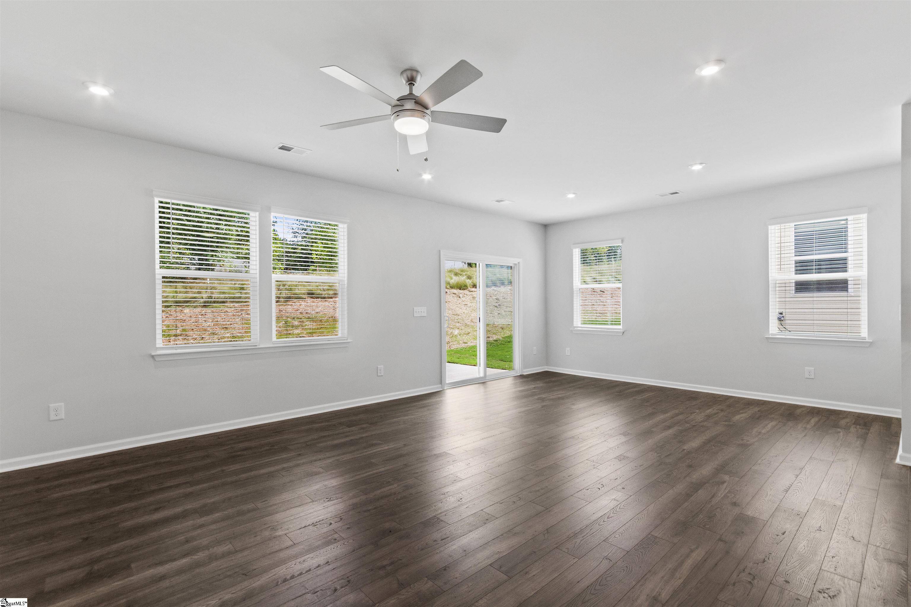 1015 Mockernut Way Property Photo 9
