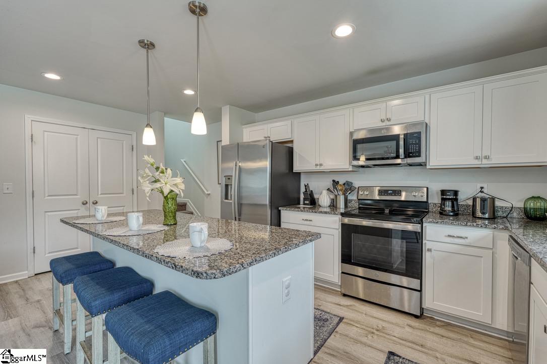 454 Grantham Court Property Photo 12
