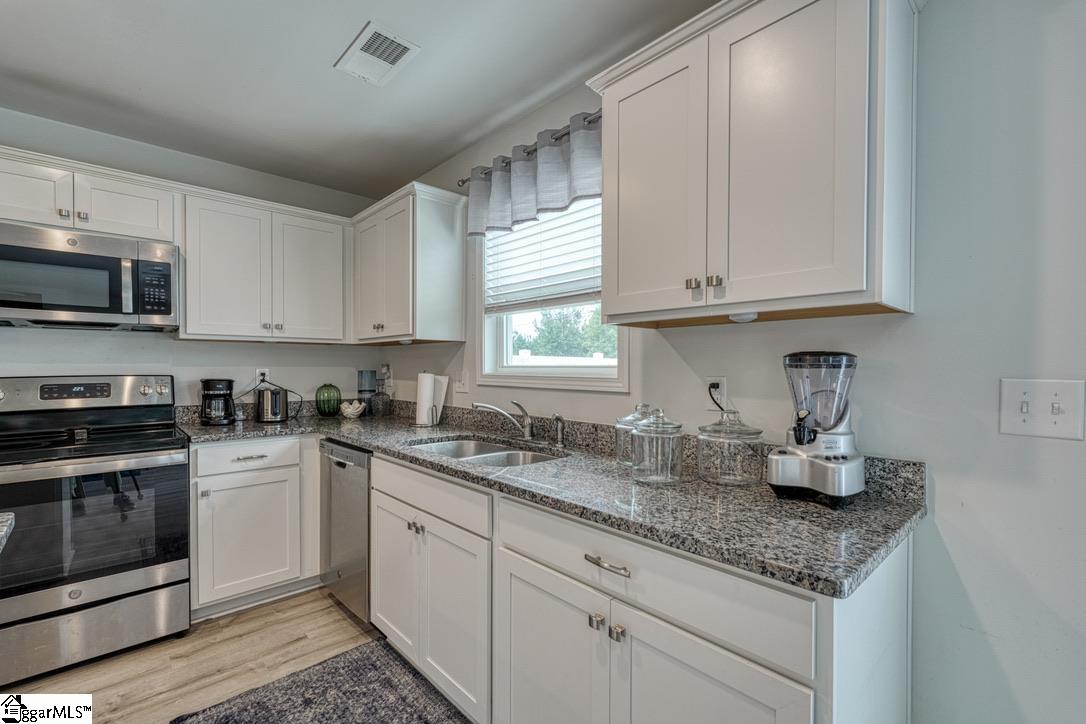 454 Grantham Court Property Photo 14