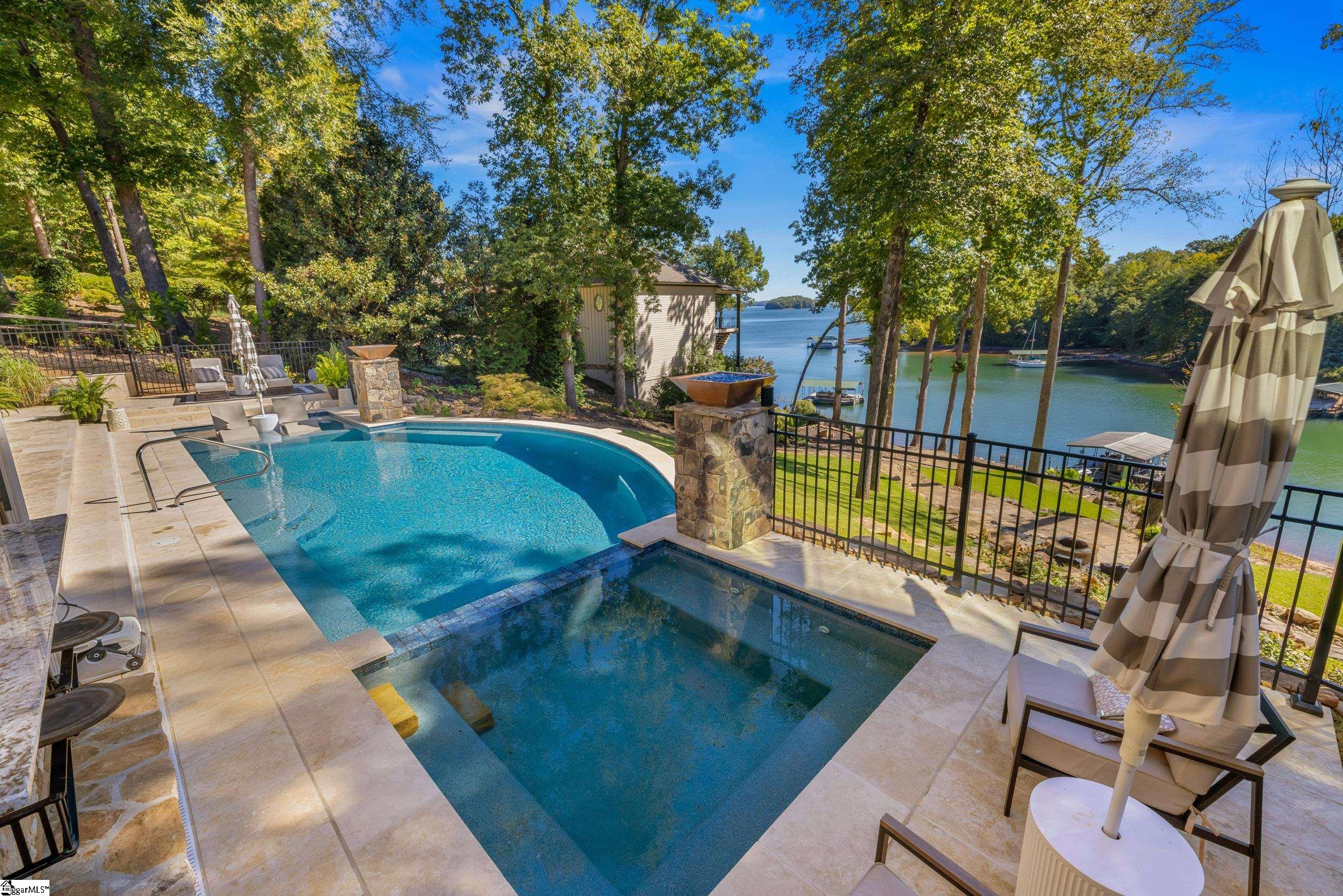 122 S Oak Pointe Drive Property Photo 4