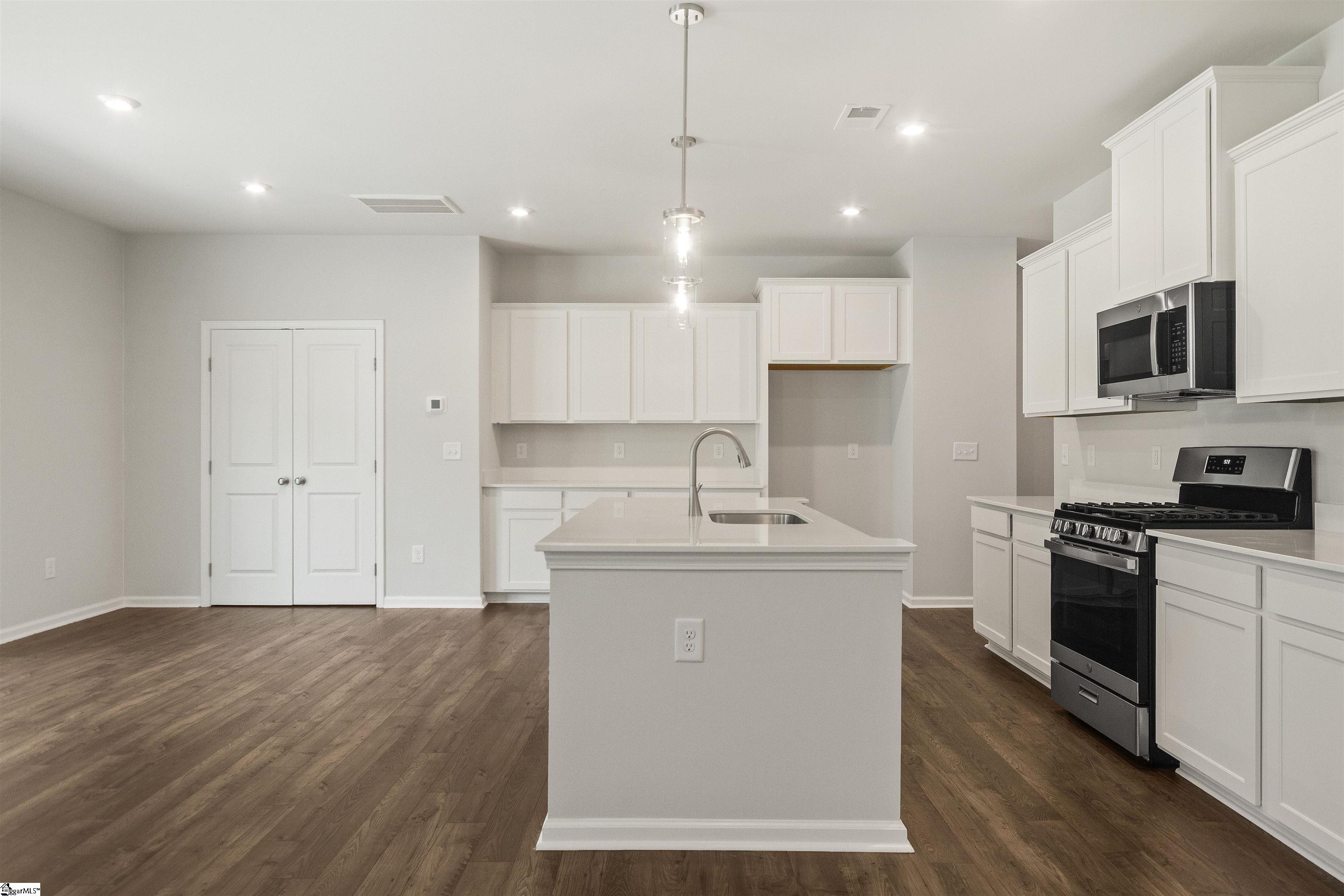 1011 Mockernut Way Property Photo 6