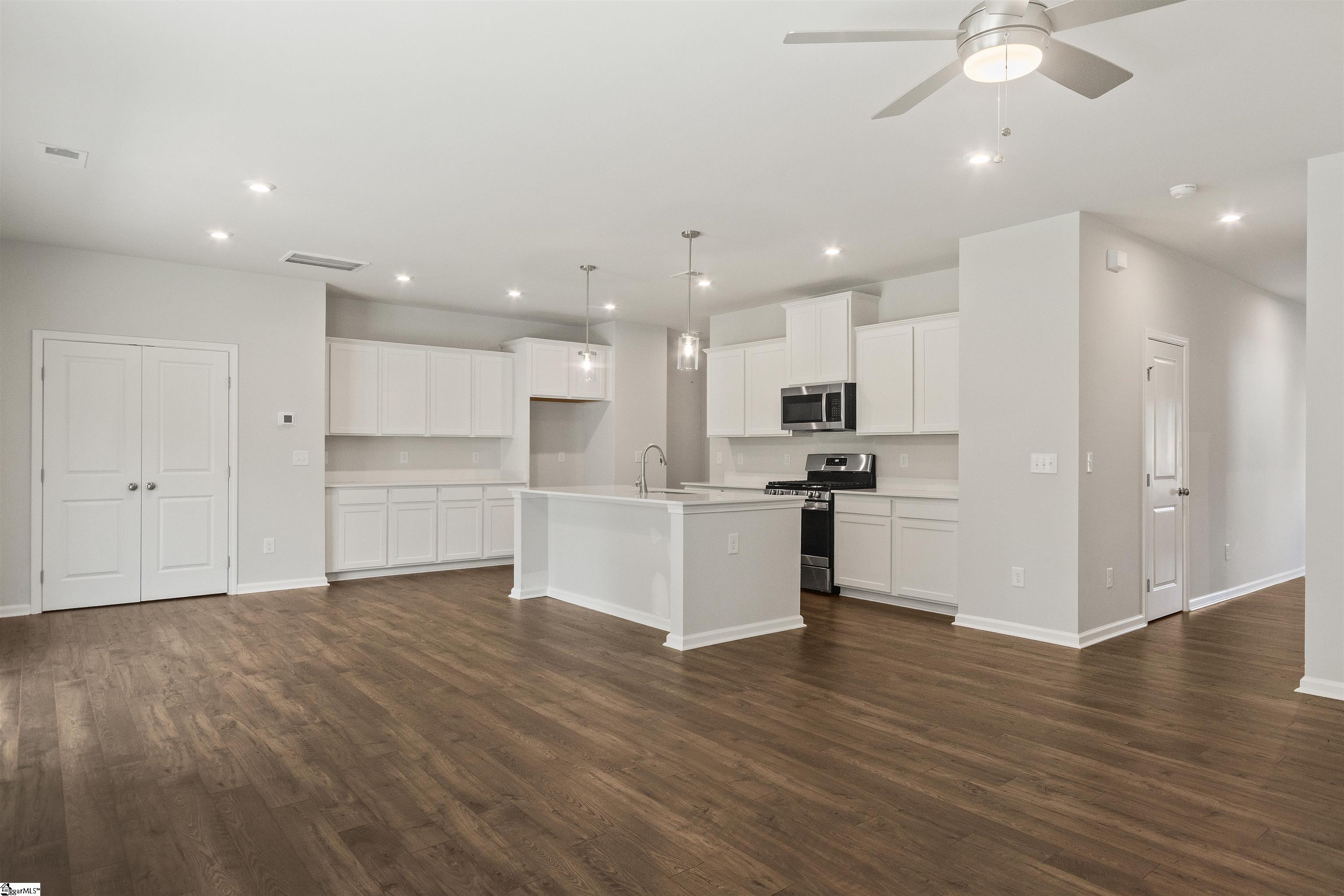 1011 Mockernut Way Property Photo 8