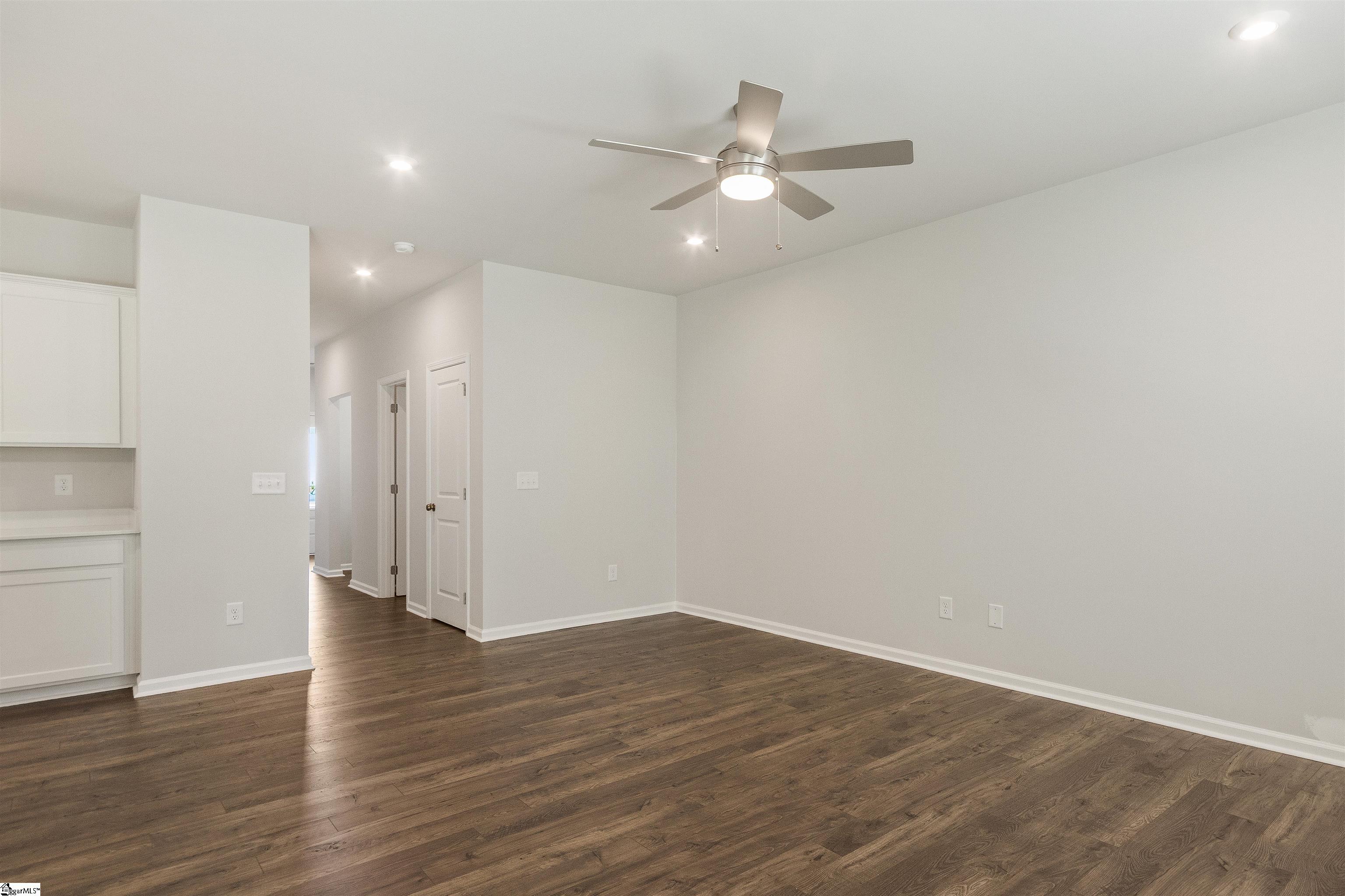 1011 Mockernut Way Property Photo 10