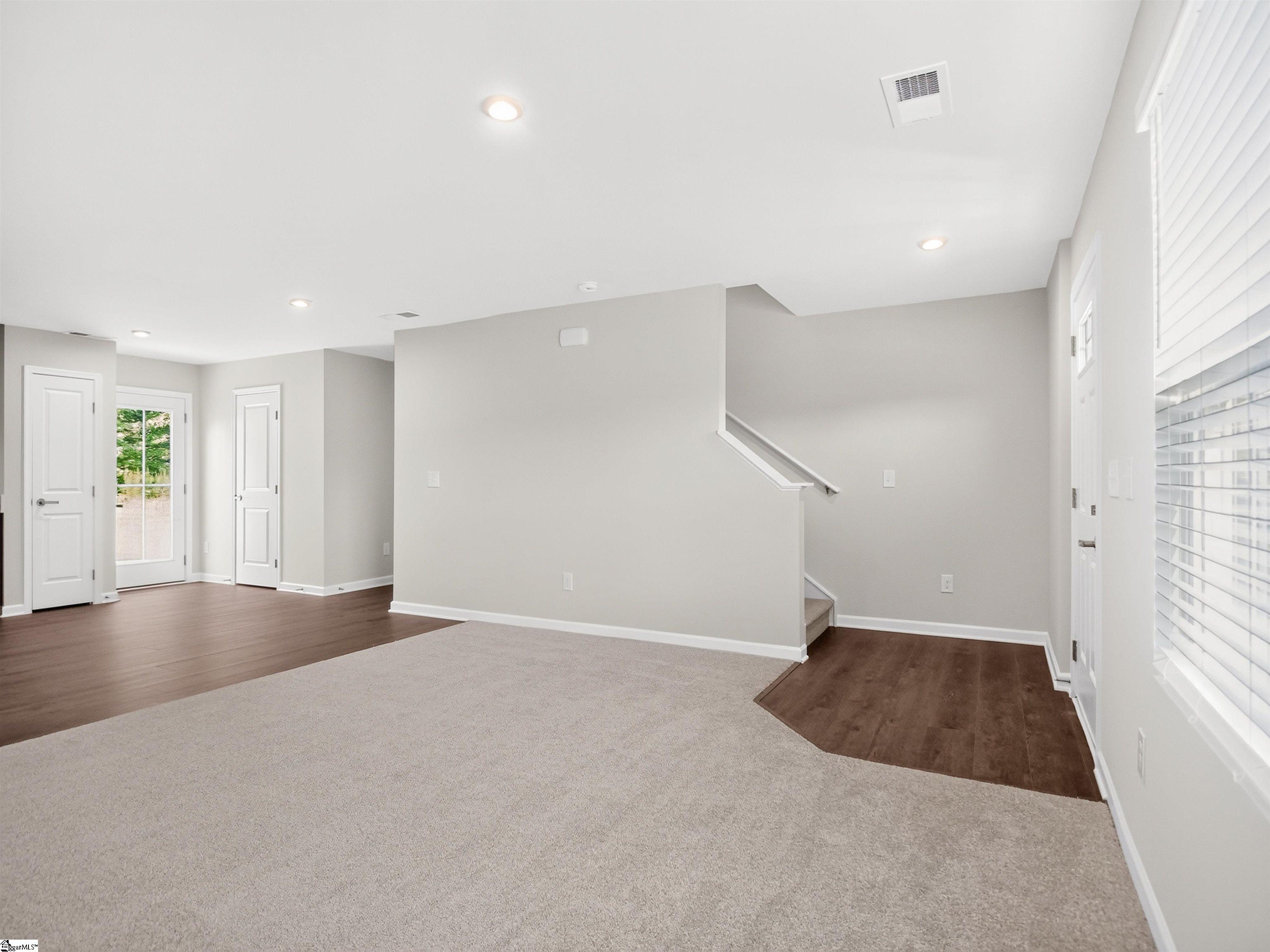 1604612 Property Photo 2