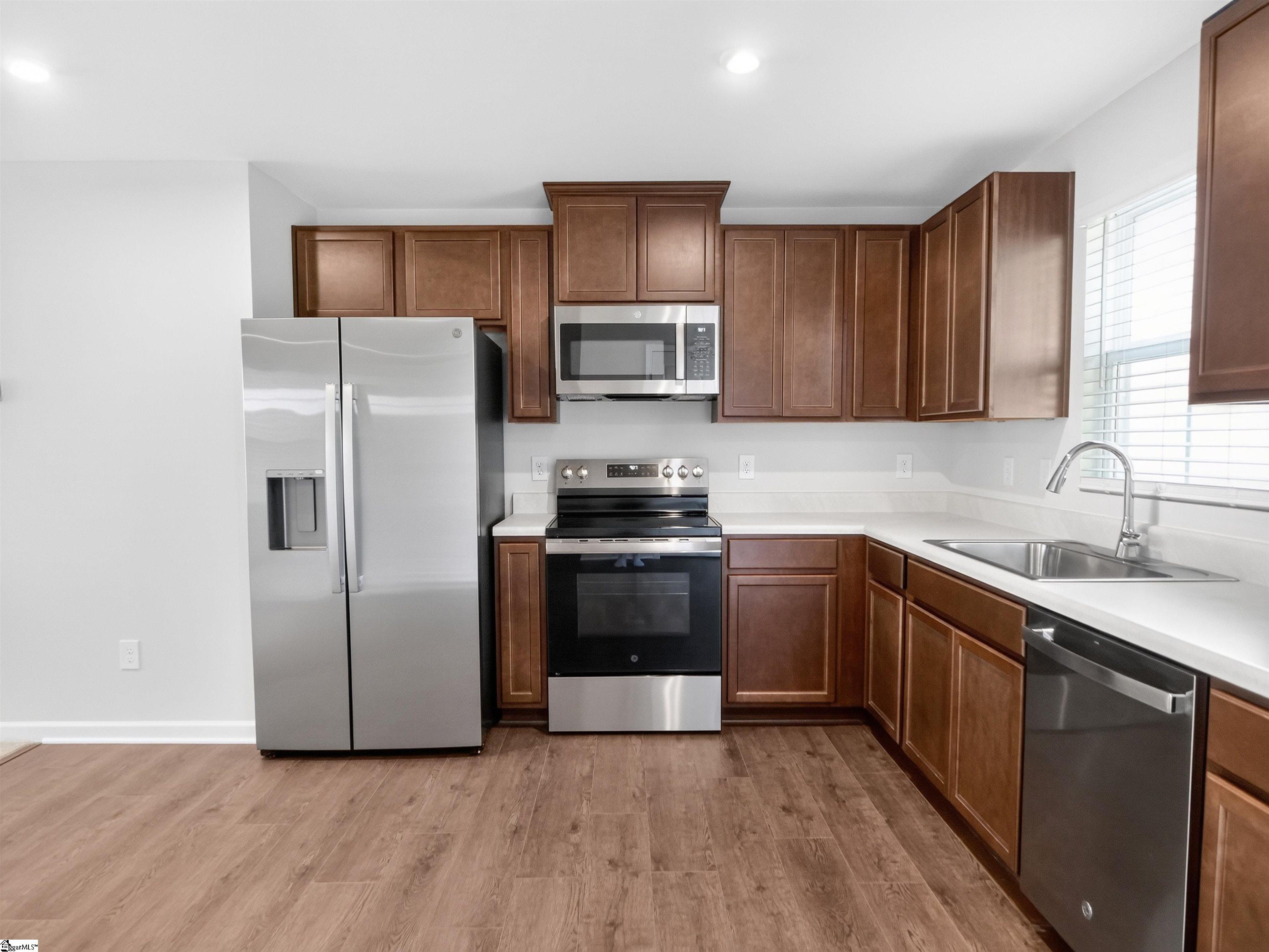 1604612 Property Photo 3