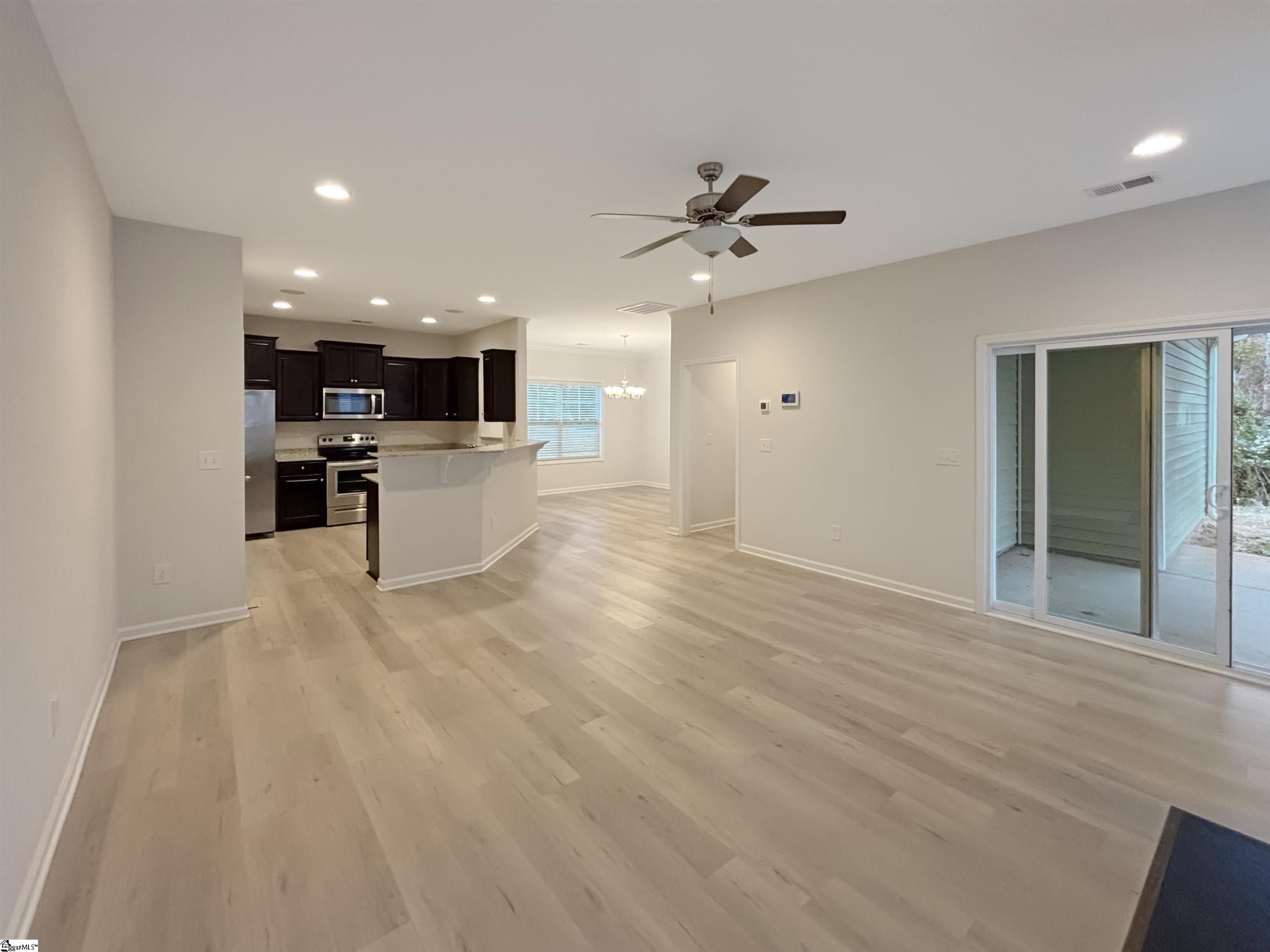 1604613 Property Photo 3