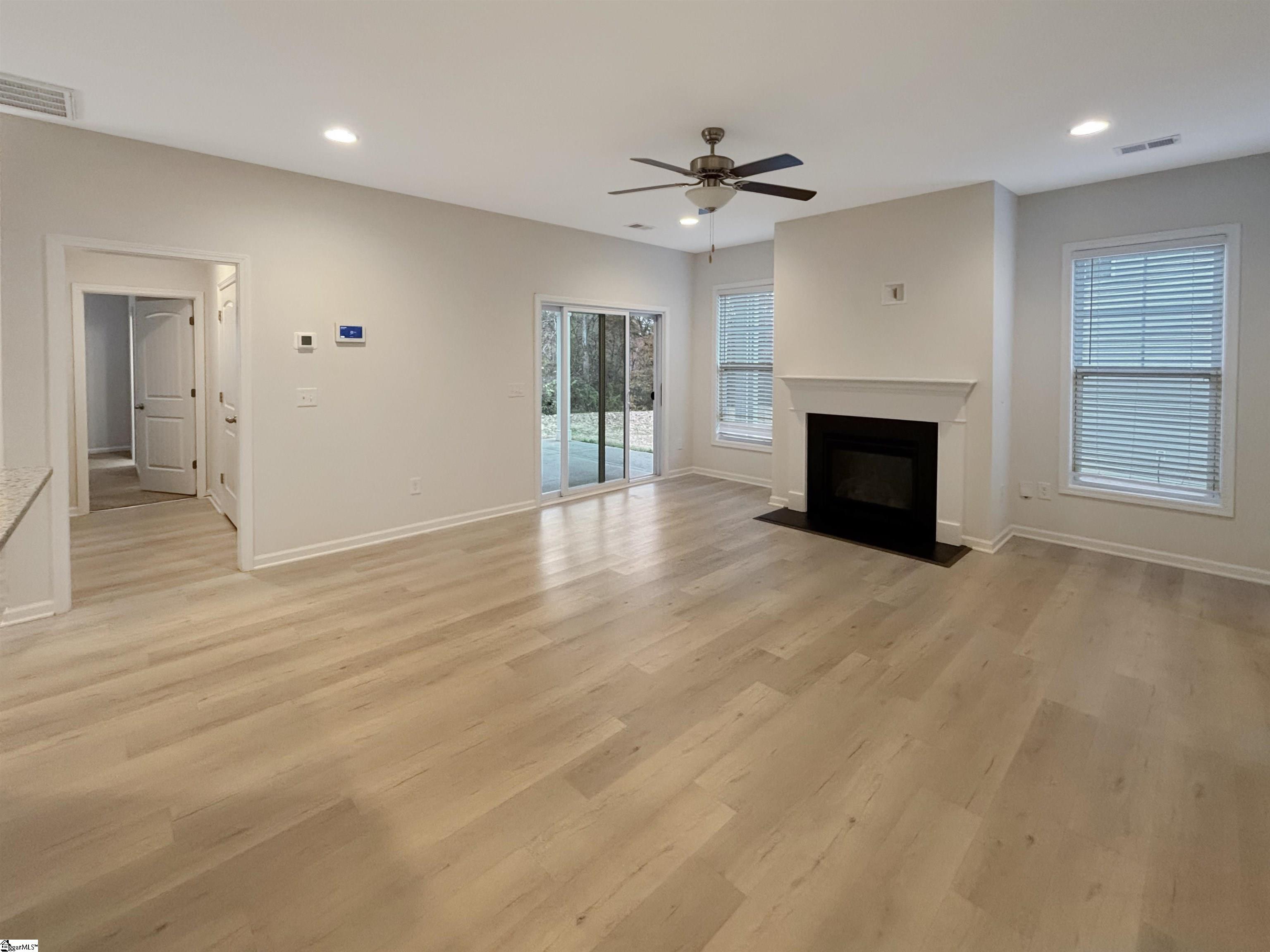 1604613 Property Photo 4