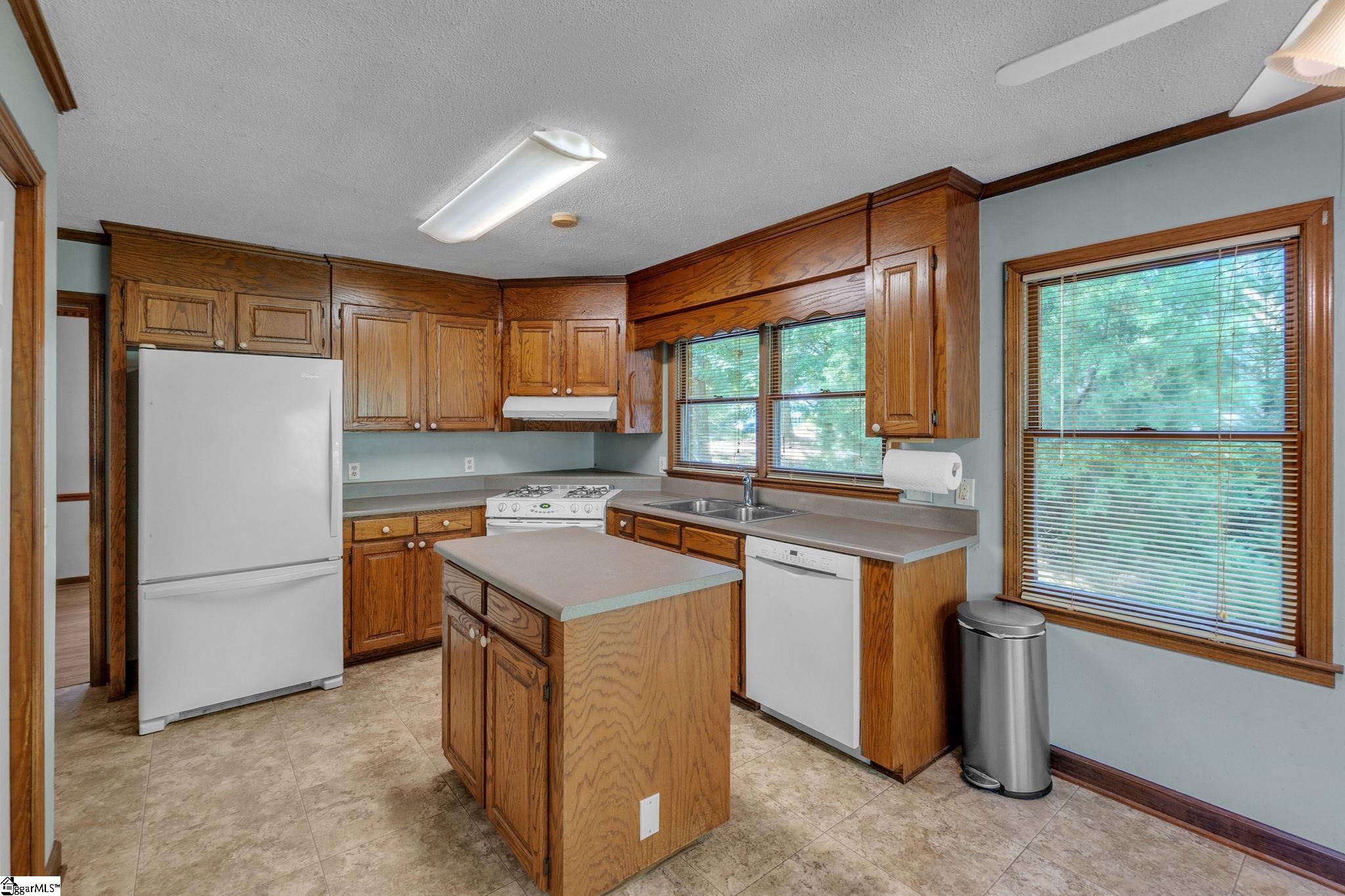 222 Hunters Woods Property Photo 7