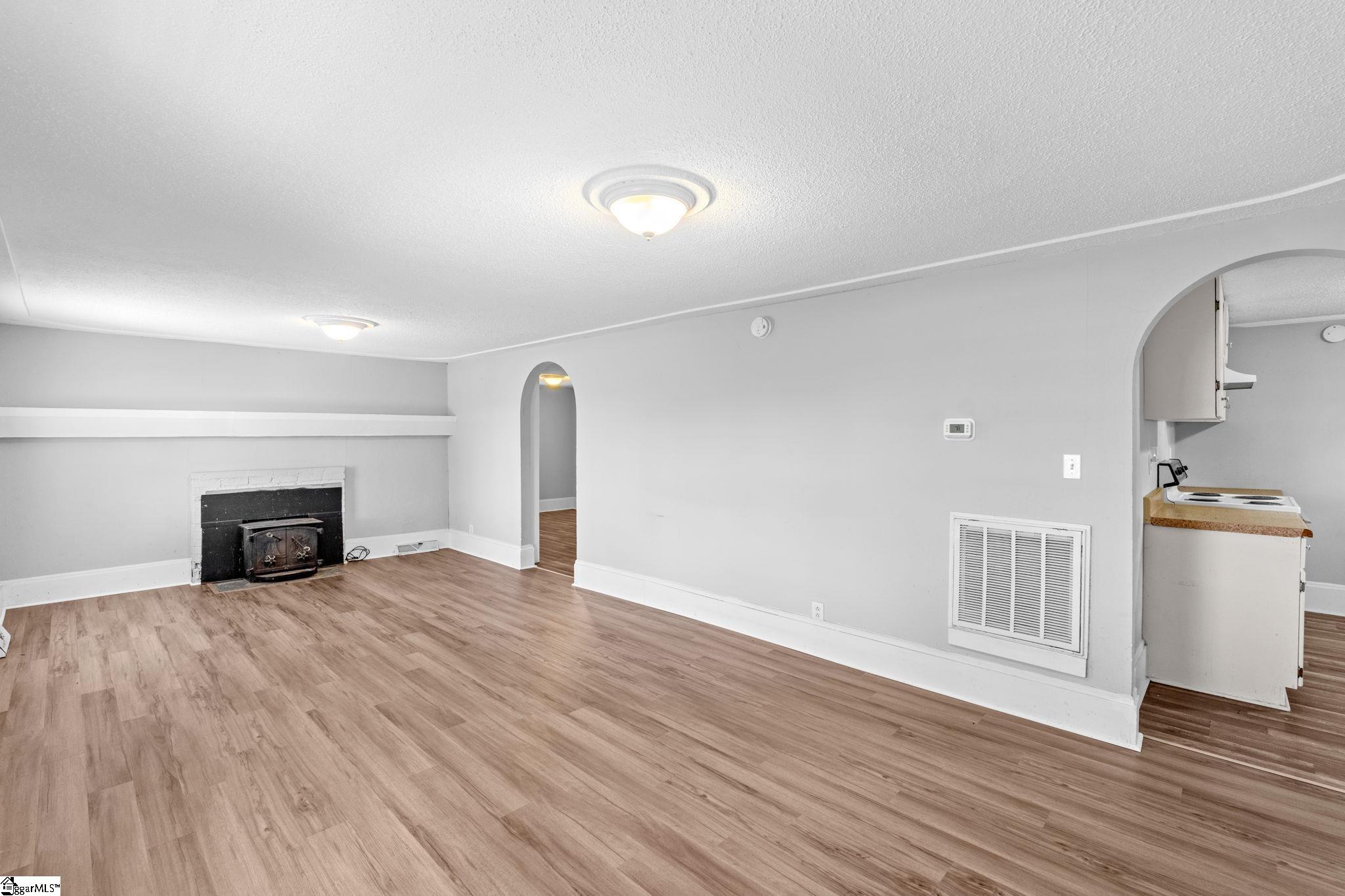 712 Old Grove Road Property Photo 4