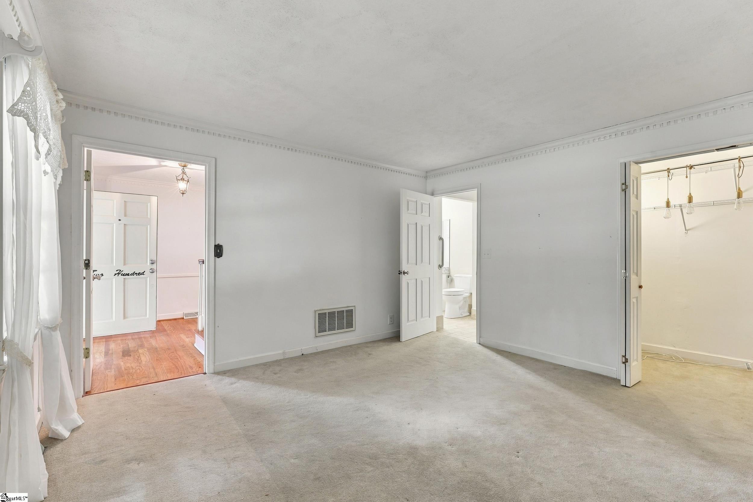 200 Connecticut Drive Property Photo 15