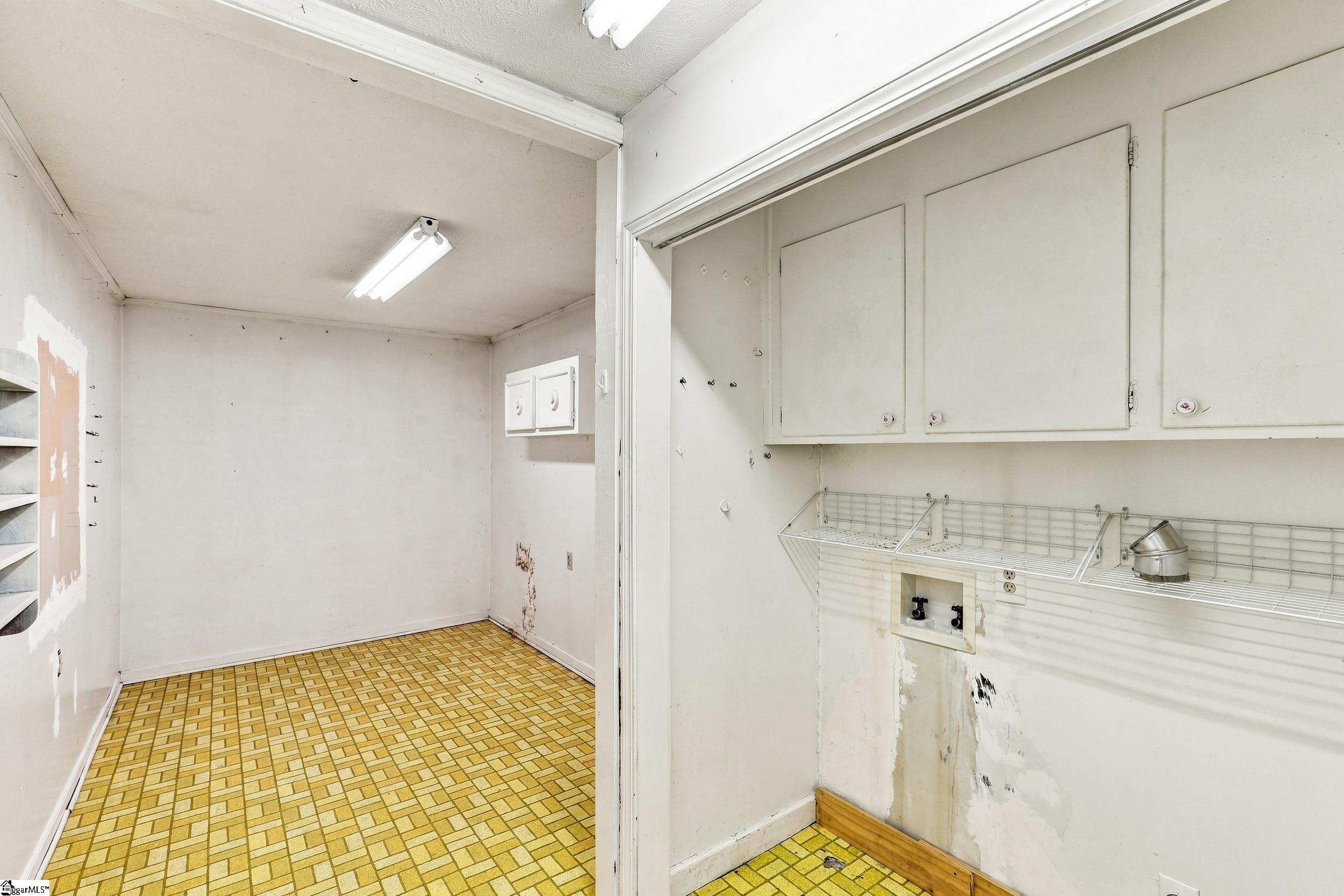 200 Connecticut Drive Property Photo 25