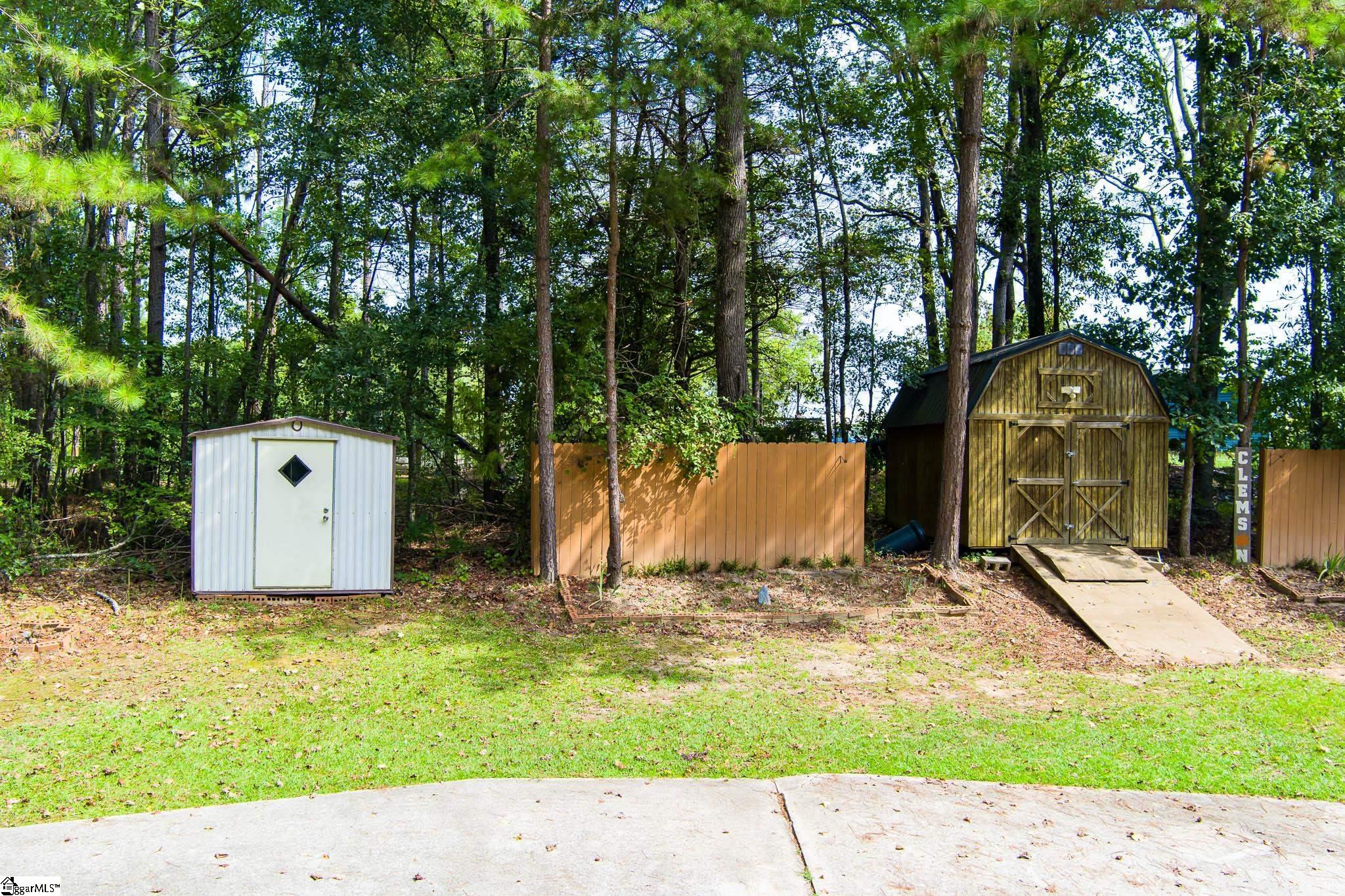 695 Miller Road Property Photo 5