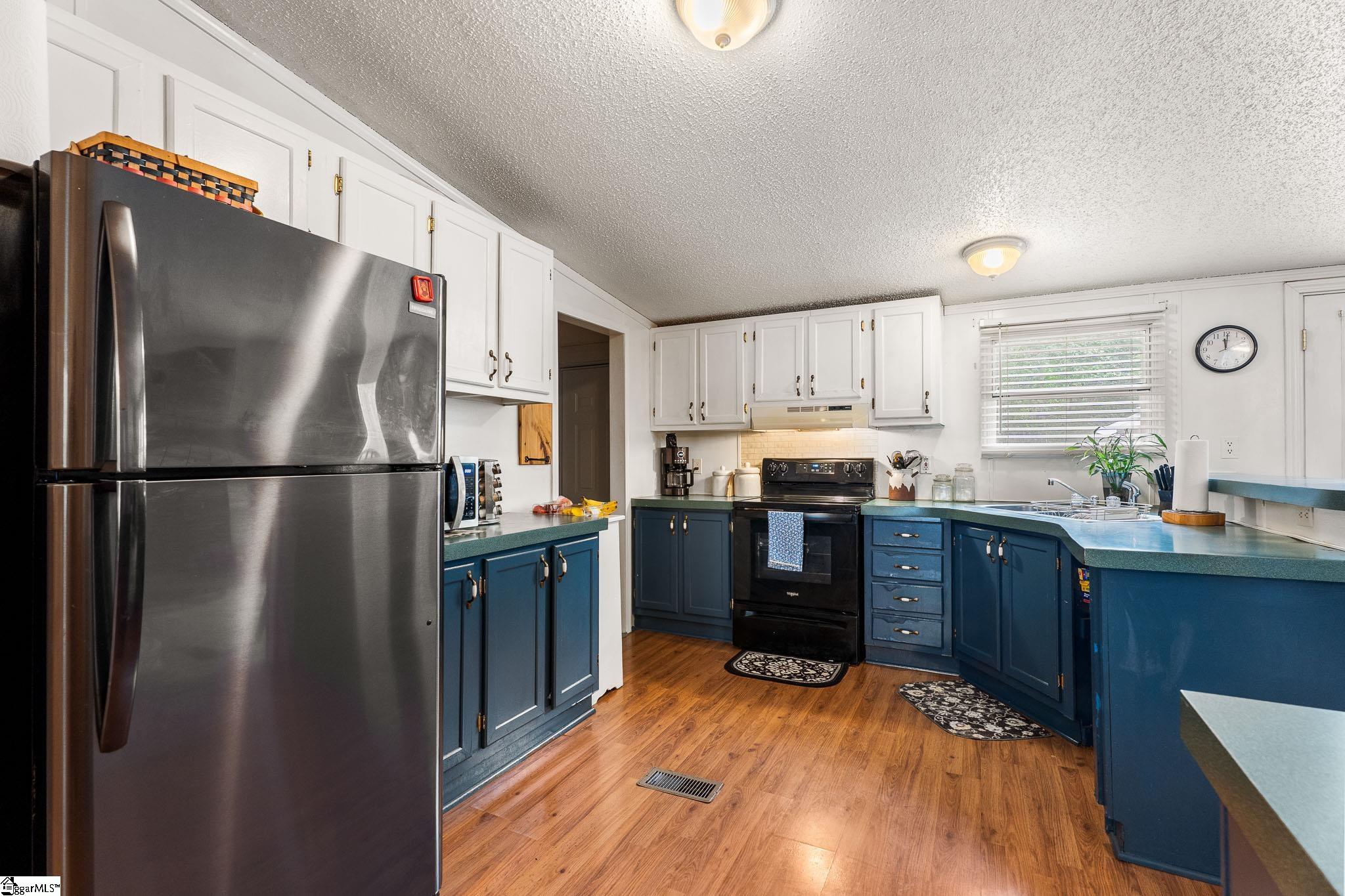 695 Miller Road Property Photo 11