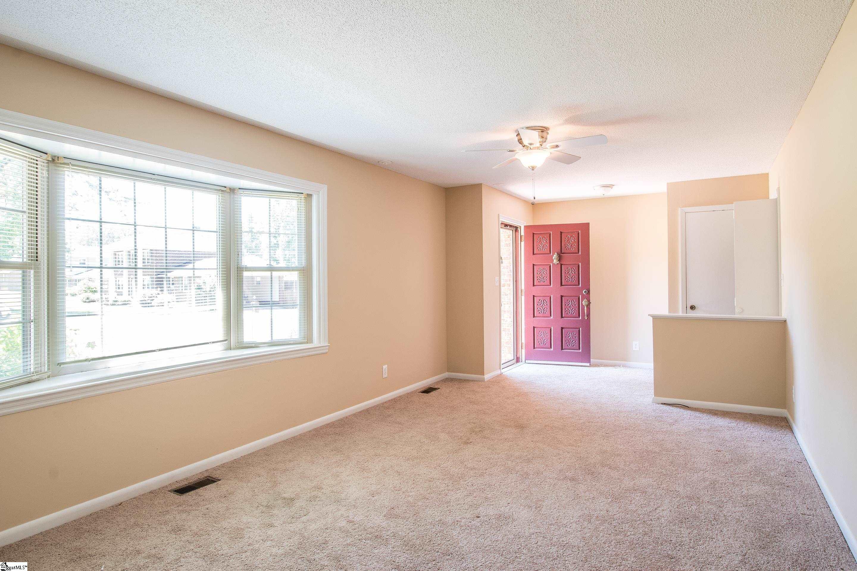 631 Pine Hill Drive Property Photo 3