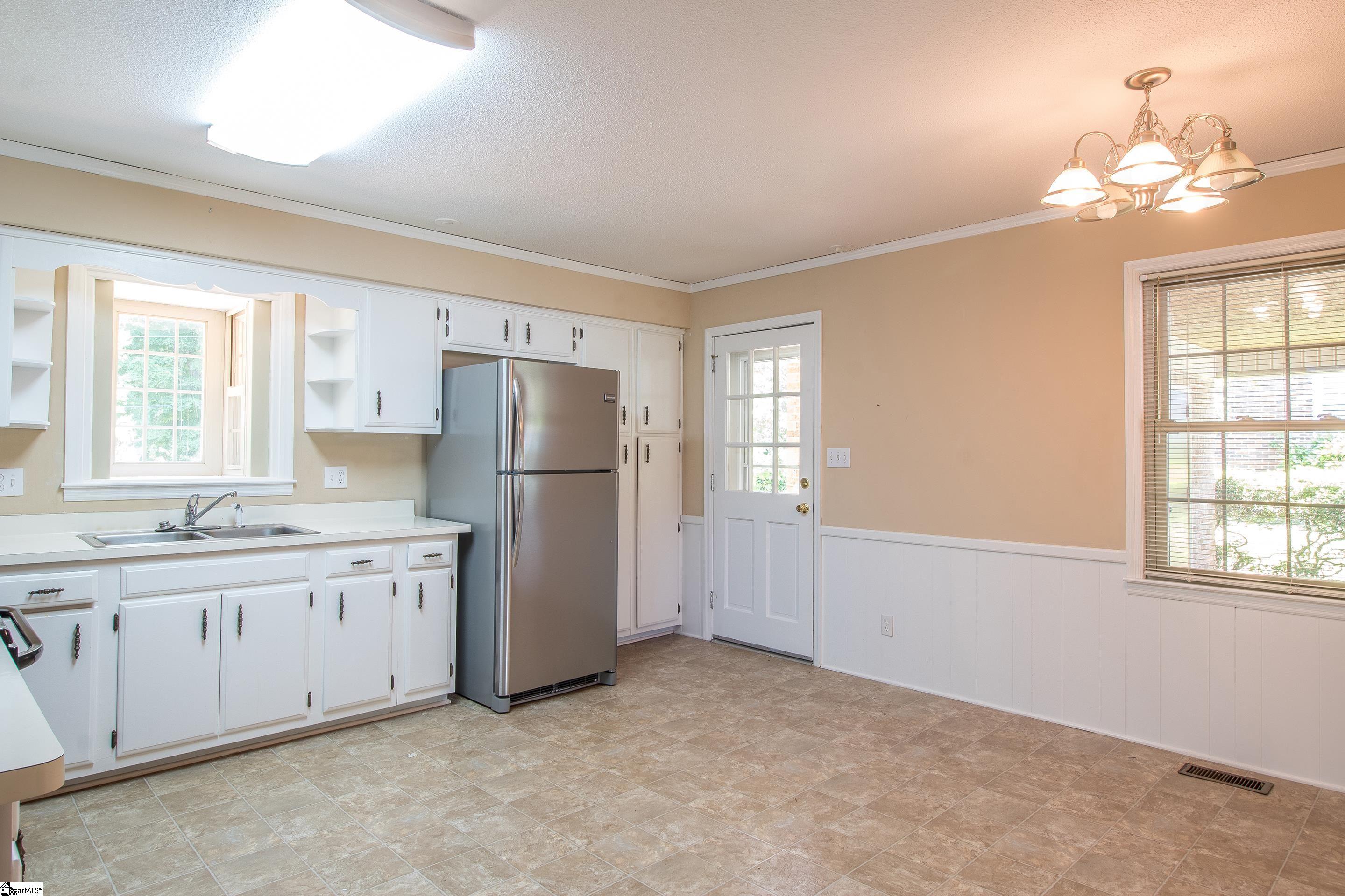 631 Pine Hill Drive Property Photo 7