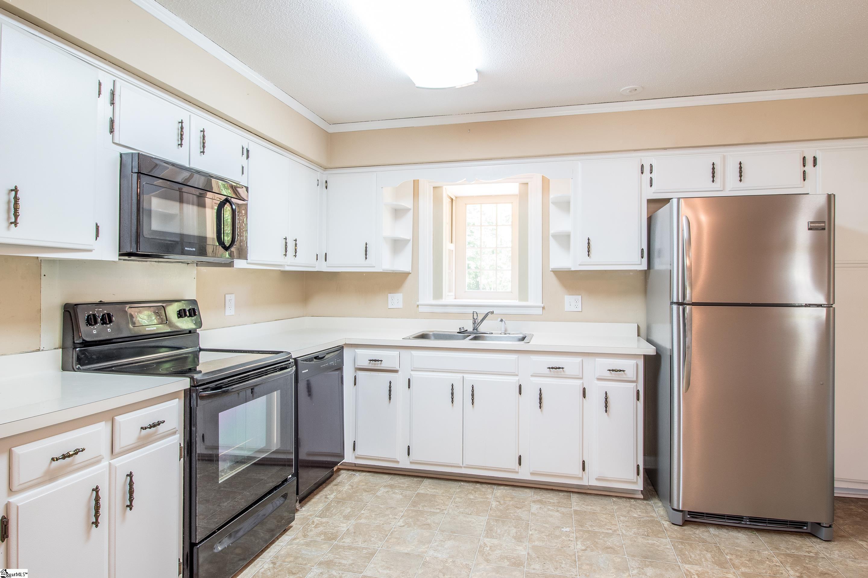 631 Pine Hill Drive Property Photo 8